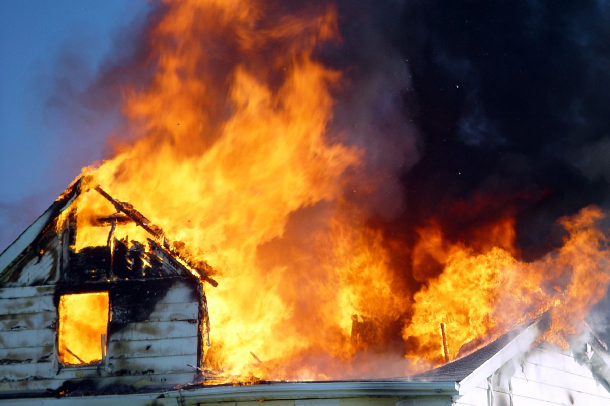 Feuer in Schule: Mindestens 11 Kinder bei Brand-Katastrophe gestorben