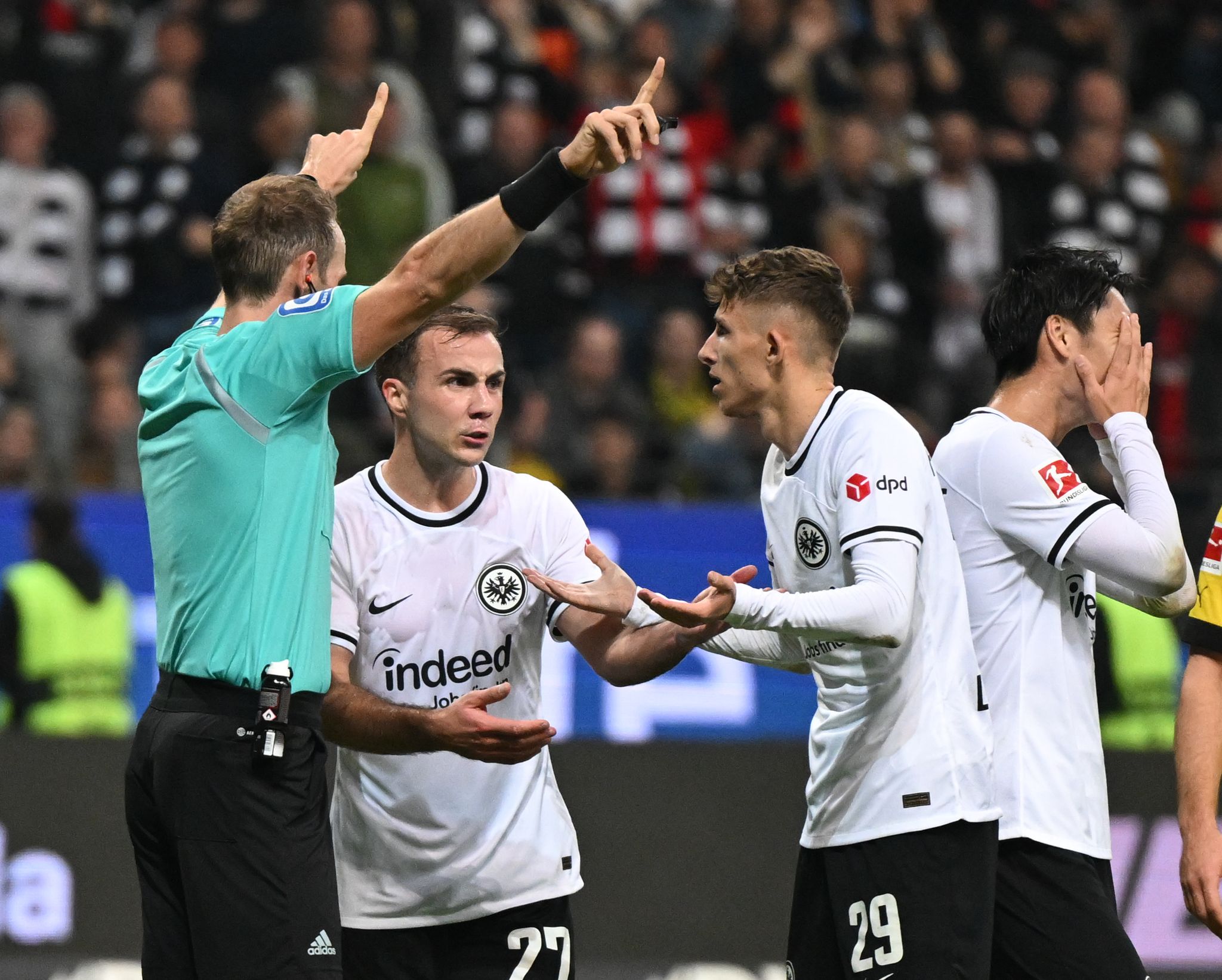 VAR-Debatte überlagert Spitzenspiel in Frankfurt