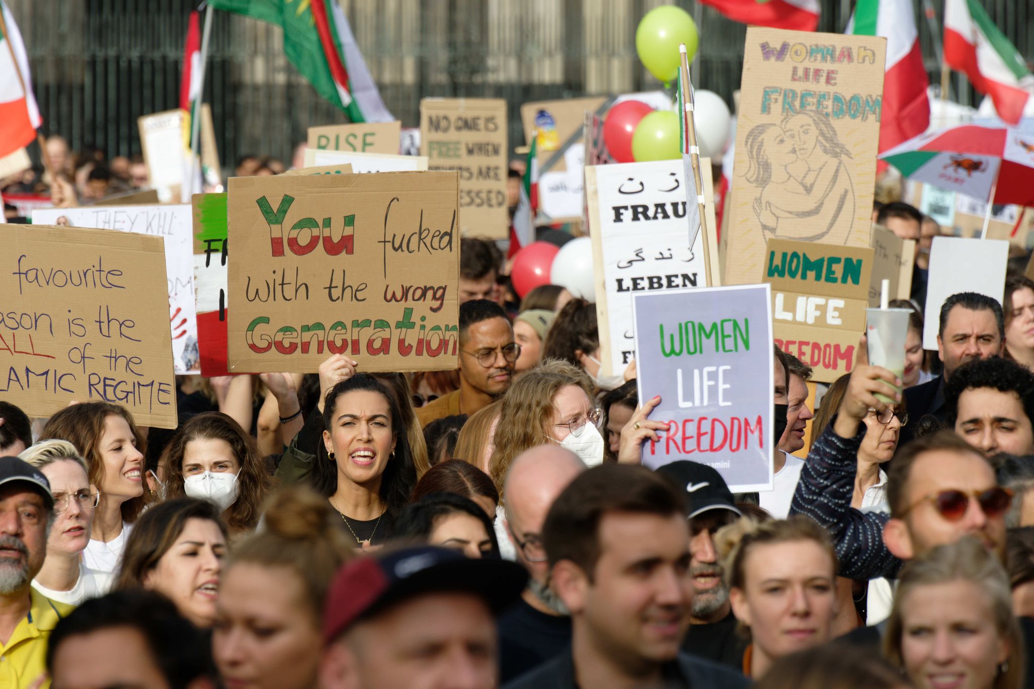 Tausende Menschen bei Iran-Demos in mehreren Großstädten