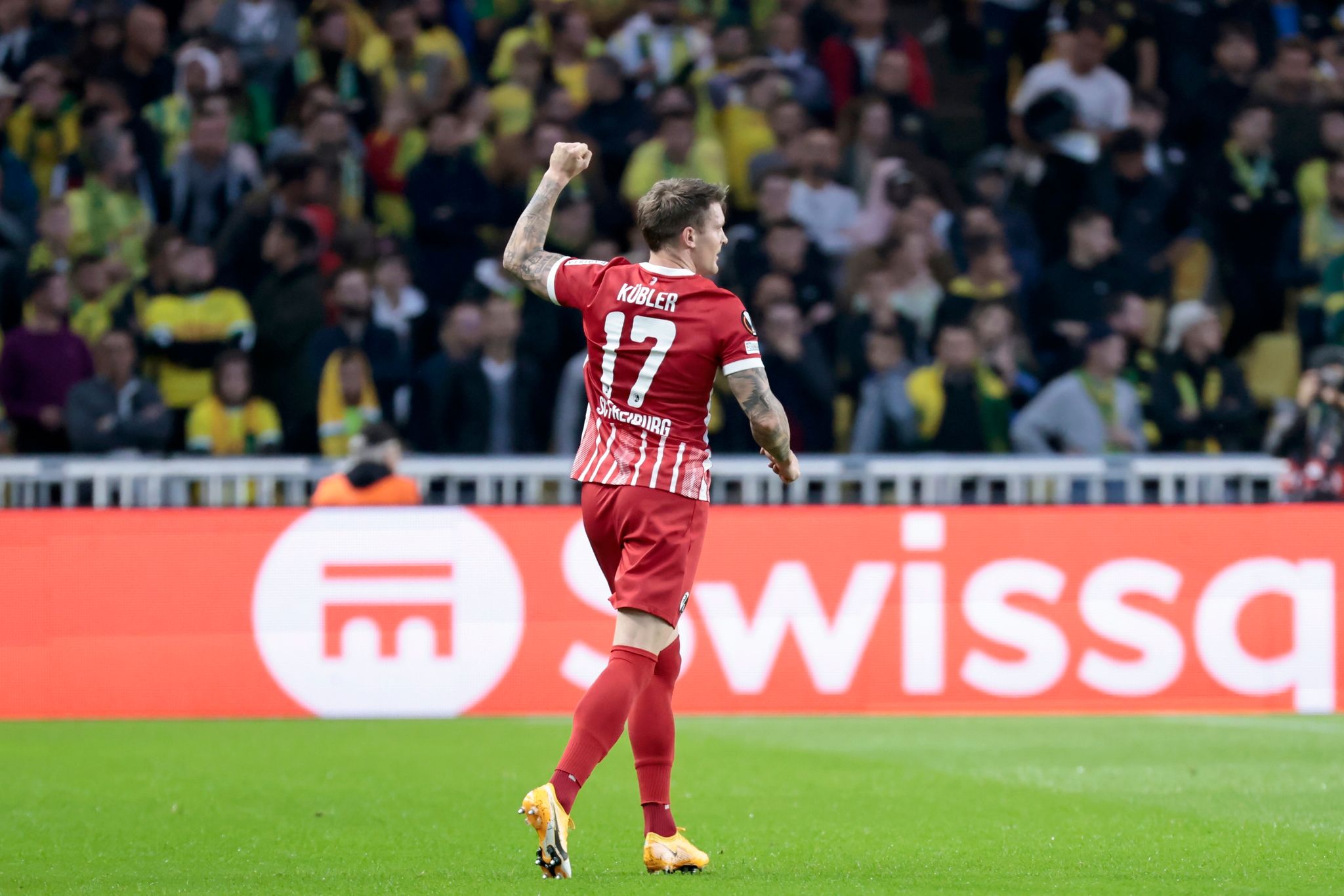 Kantersieg in Nantes: Freiburg zieht in K.o.-Phase ein