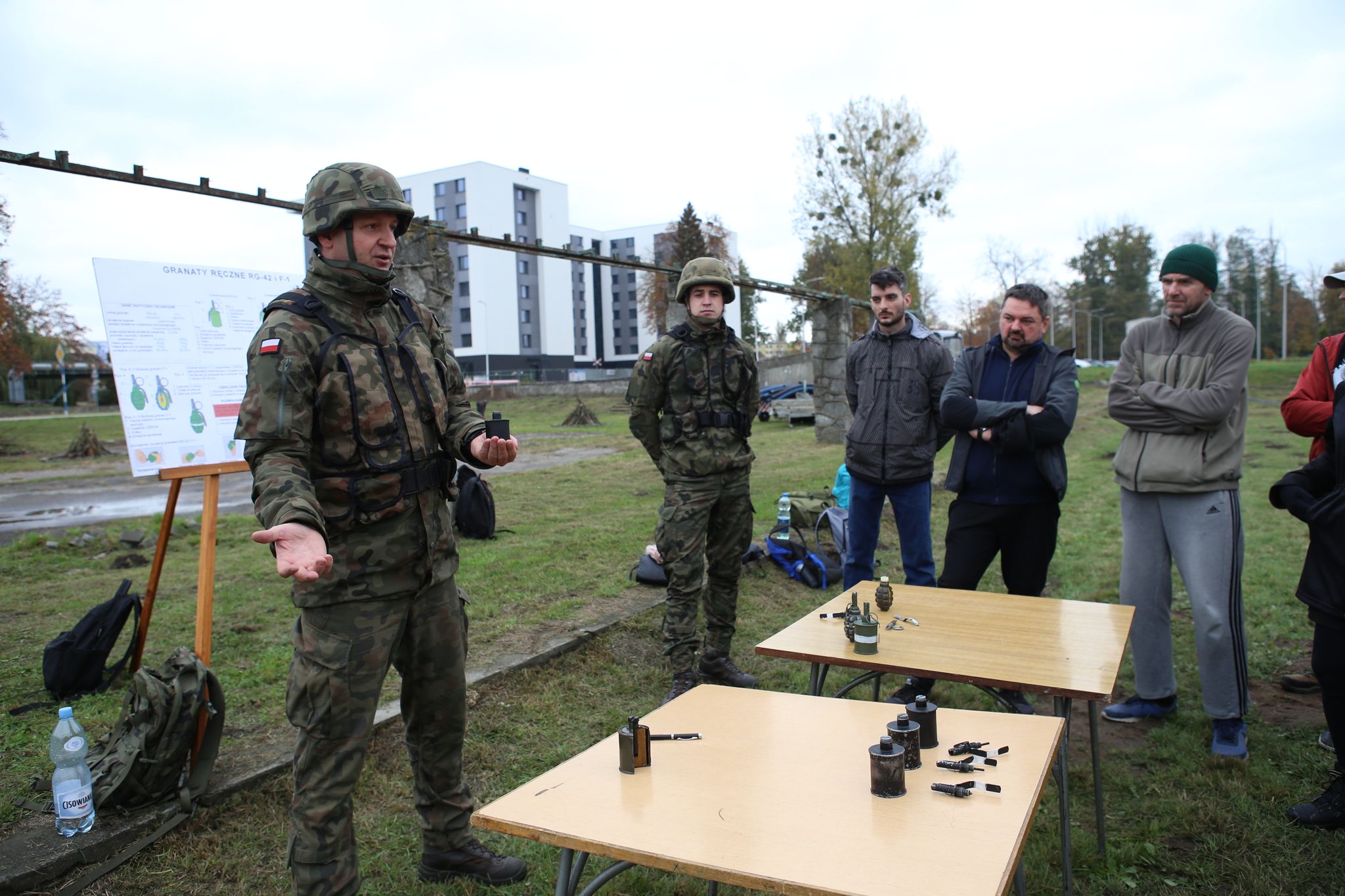 Polen bereitet sich auf Krieg vor – Bürger trainieren mit der Armee