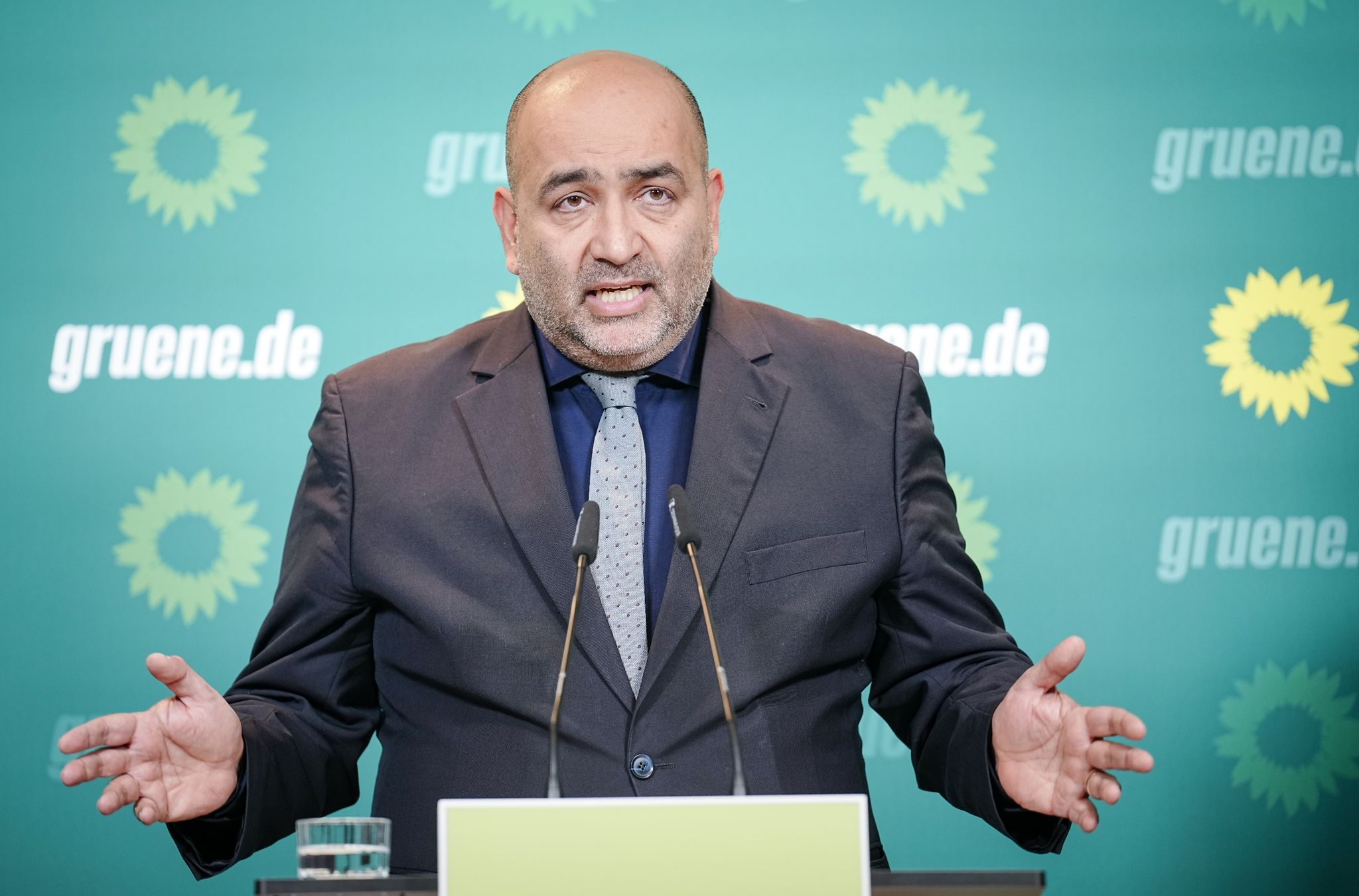 Grünen-Chef: Geld für Stiftungen schnell per Gesetz regeln