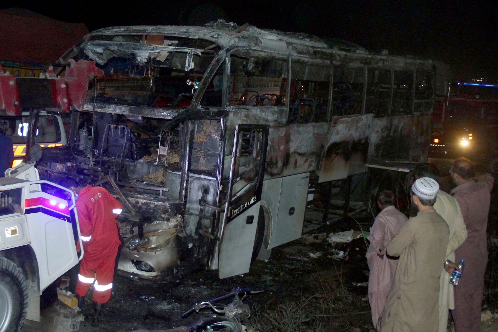 Pakistan: 17 Tote durch Feuer in einem Bus