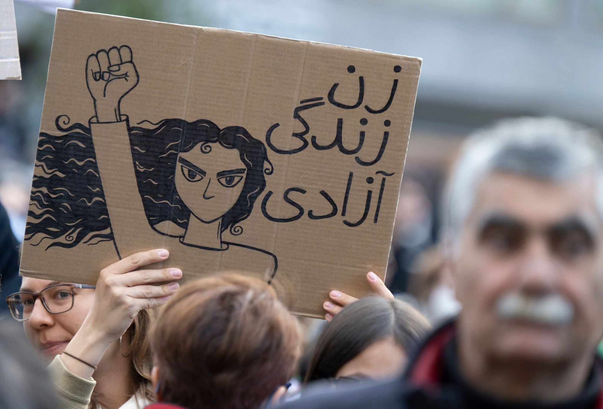 Iran: Demonstranten werfen Molotow-Cocktails in Teheran