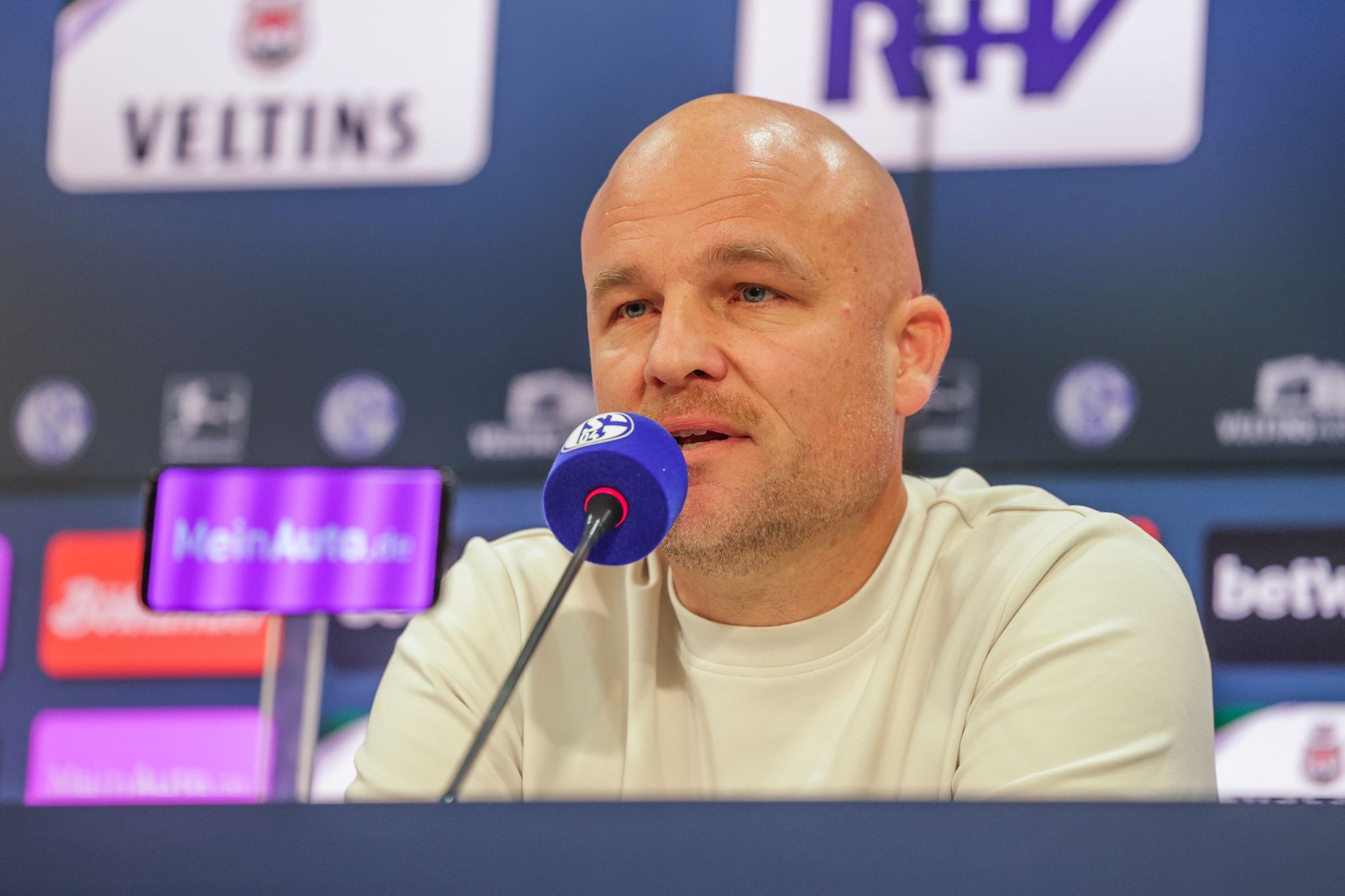 Schalke im Unruhe-Modus: Schröder weg, Reis da