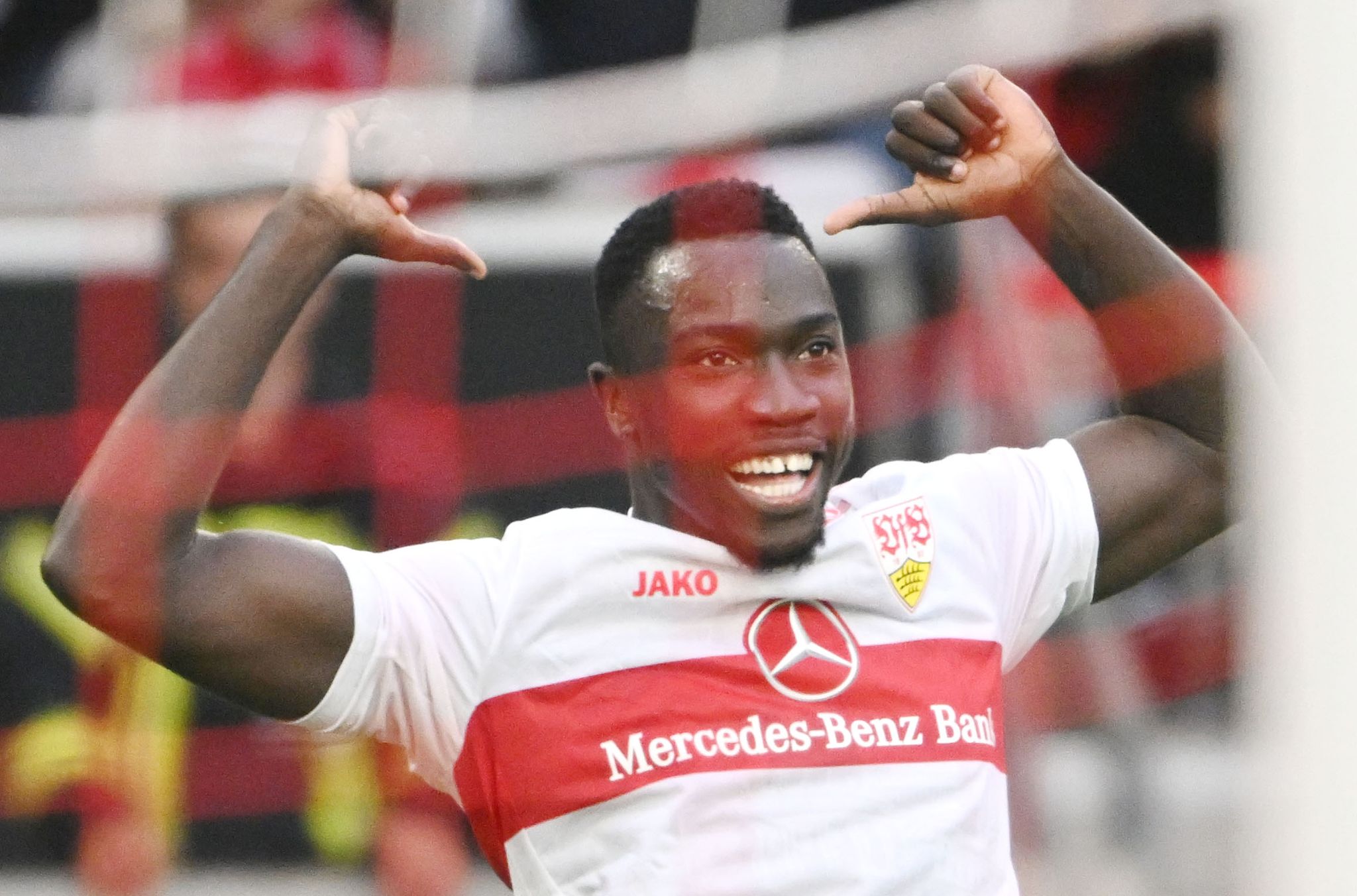 Stuttgart feiert ersten Sieg – Frankfurt überrollt Bayer