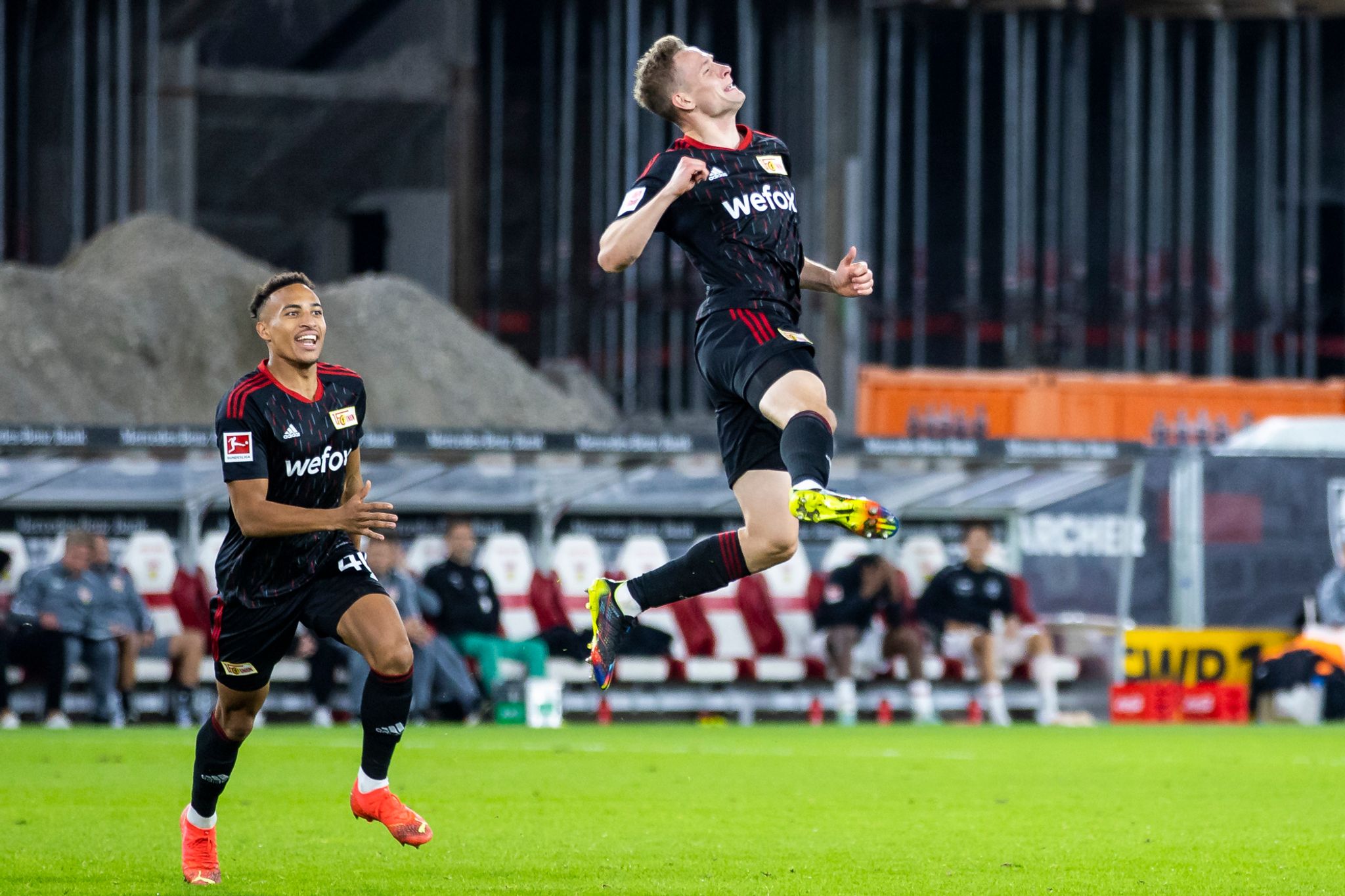 Union und Freiburg verteidigen Spitzenplätze