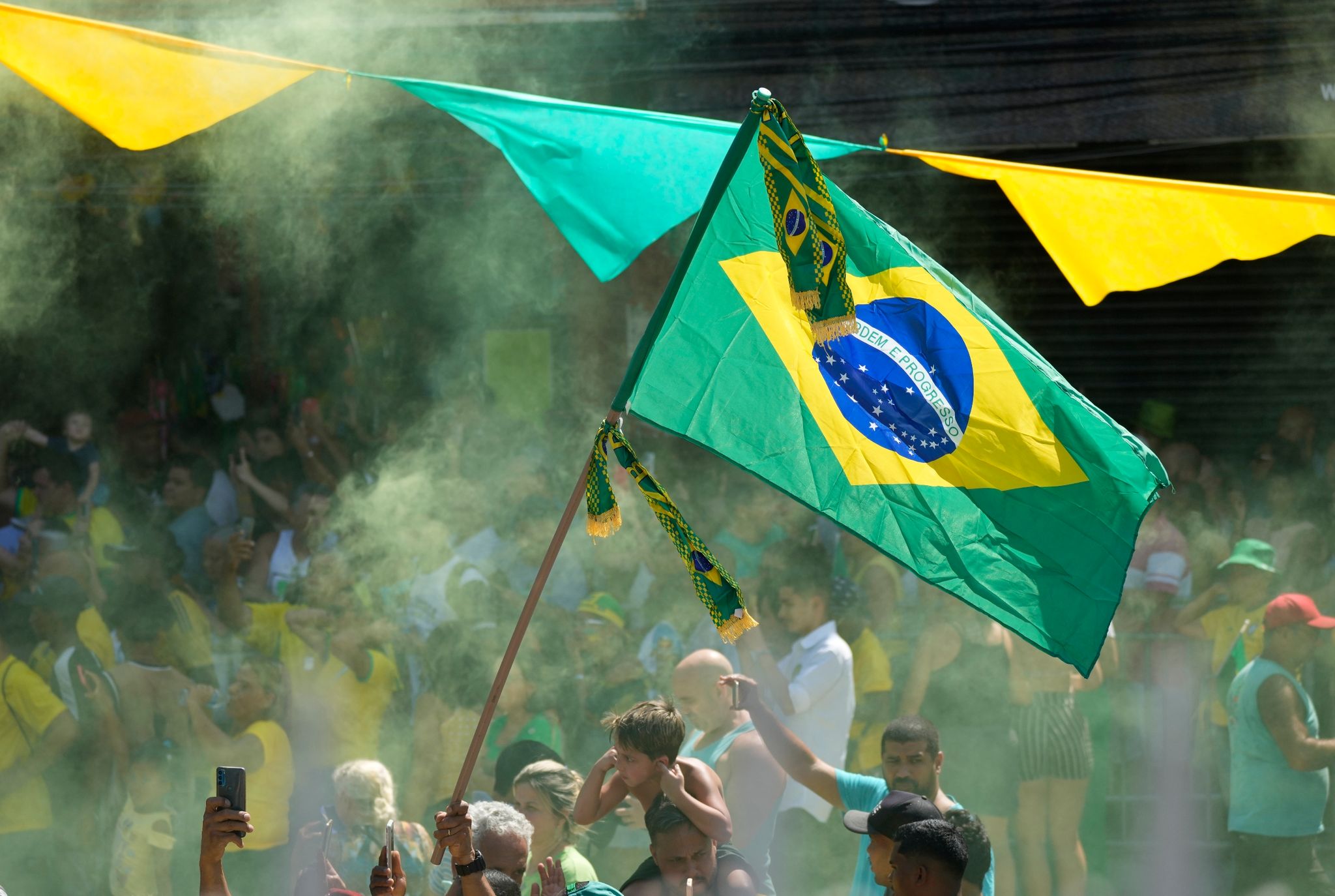 Satan und Kannibalismus: Brasiliens schmutziger Wahlkampf