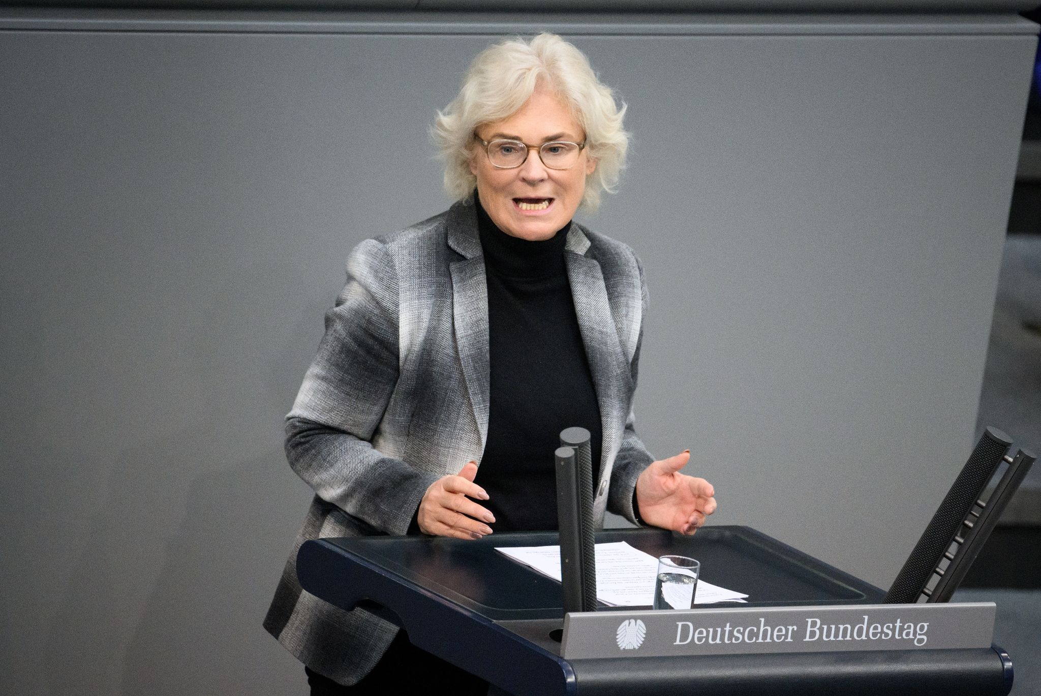 Lambrecht: Russische Atomdrohungen ernst nehmen