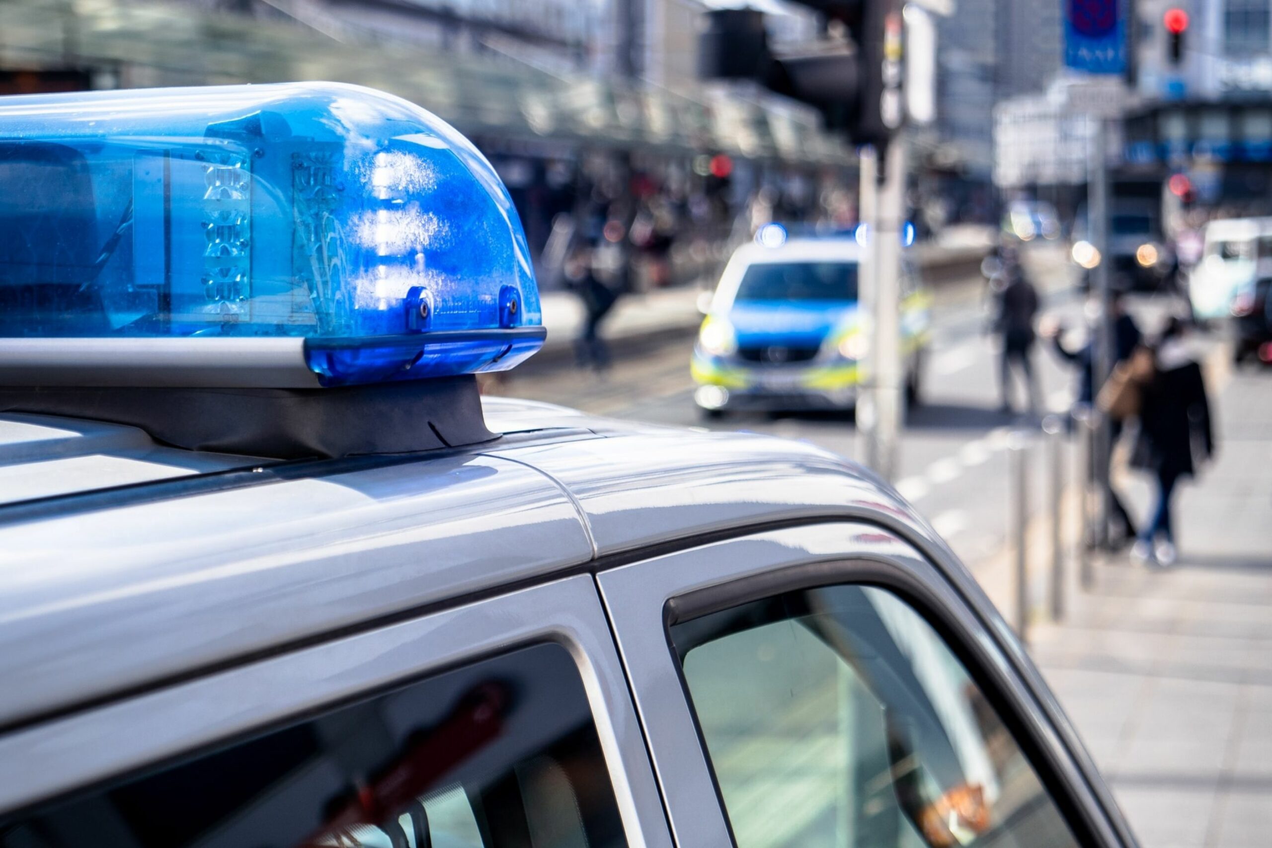 Schleswig-Holstein: Mann erschießt Ehefrau auf offener Straße – Haftbefehl