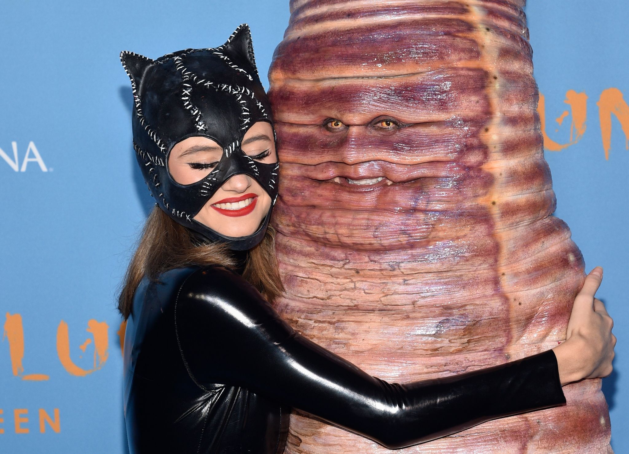 Heidi Klum feiert Halloween als riesiger Wurm