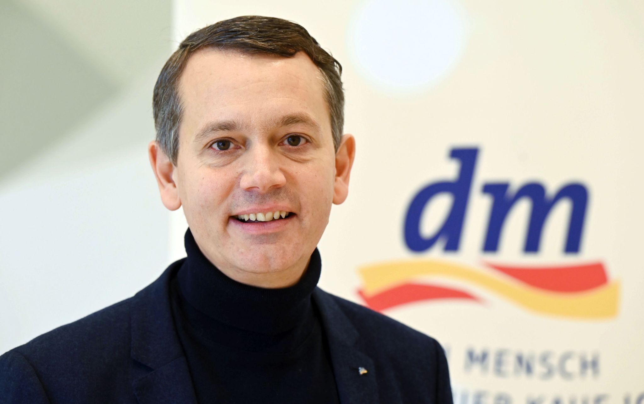 Drogeriemarkt dm: Erfolg mit Abholdienst und Eigenmarke