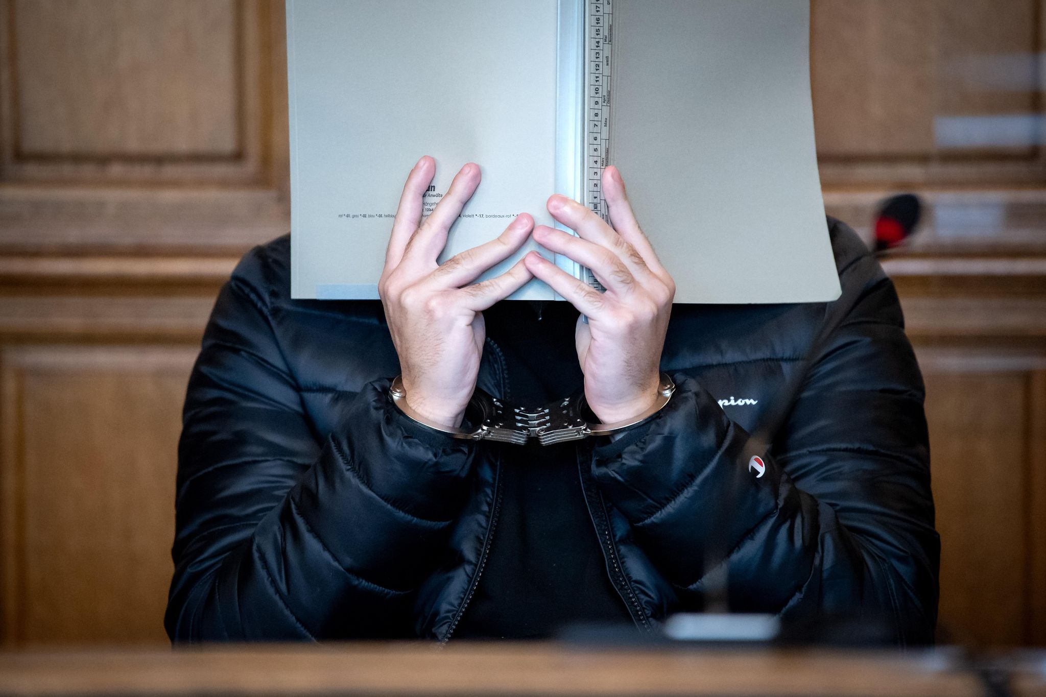 Armbrust-Amoklauf an Gymnasium – Täter bestreitet Tötungsabsicht