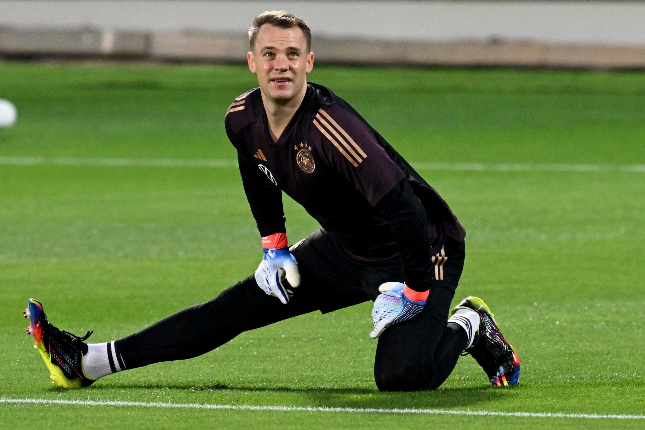Deutschland knickt ein! – DFB-Kapitän Manuel Neuer spielt ohne «One Love»-Binde