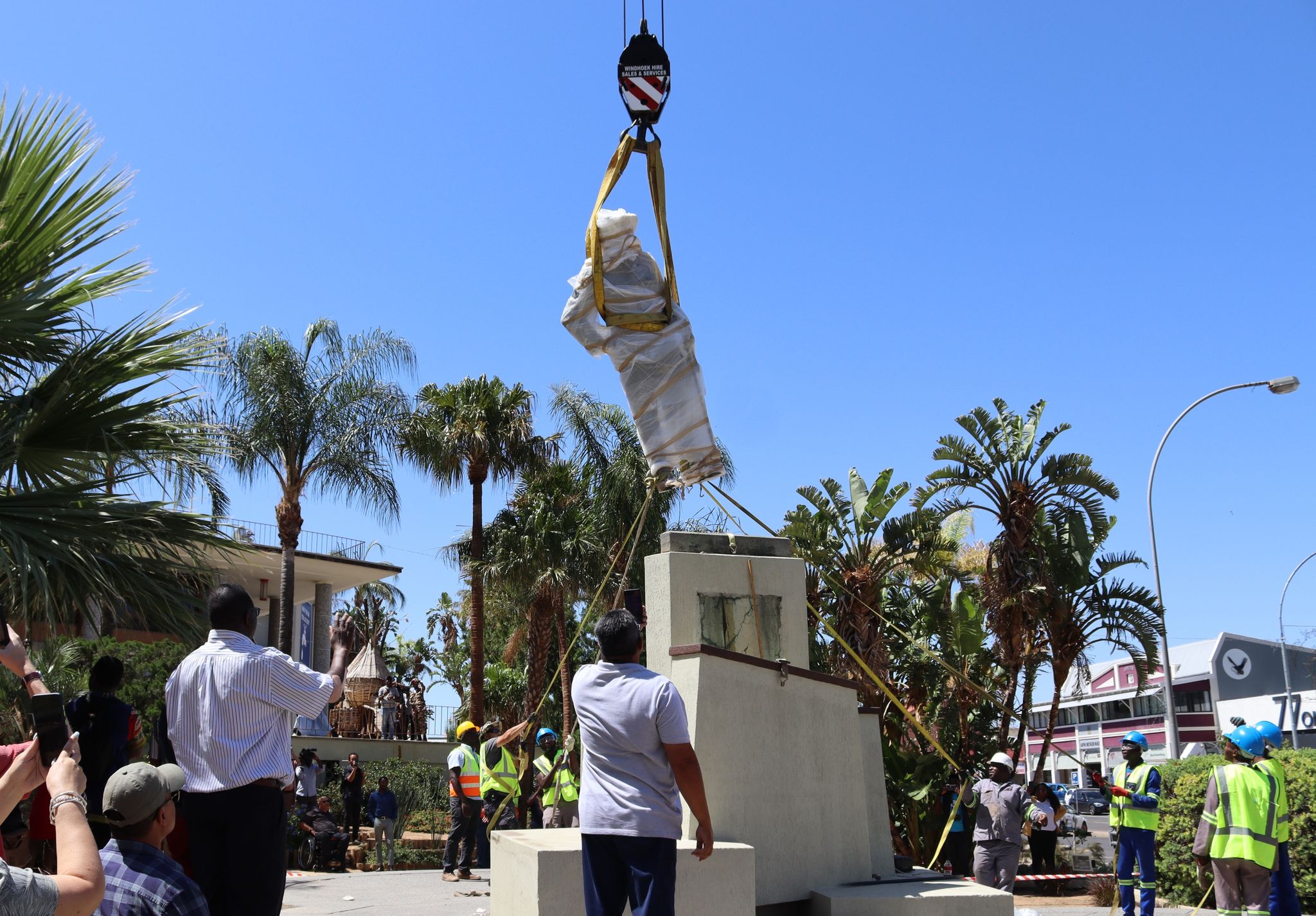 Namibia: Statue von deutschem Kolonialherrn abgebaut