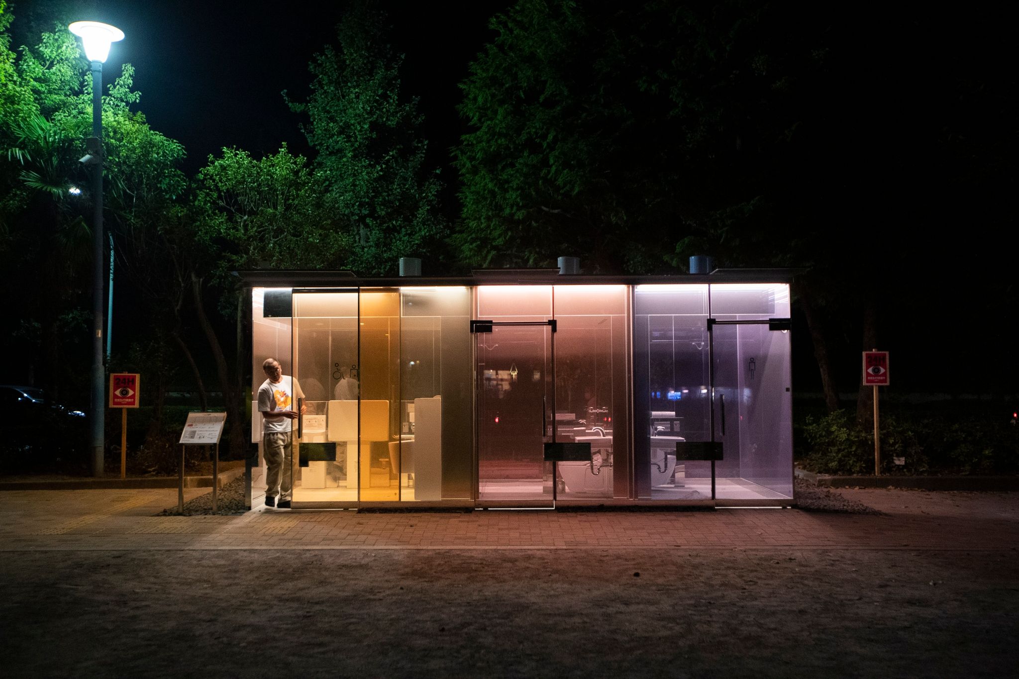 Alterndes Japan rüstet Herren-Toiletten mit Windeln auf