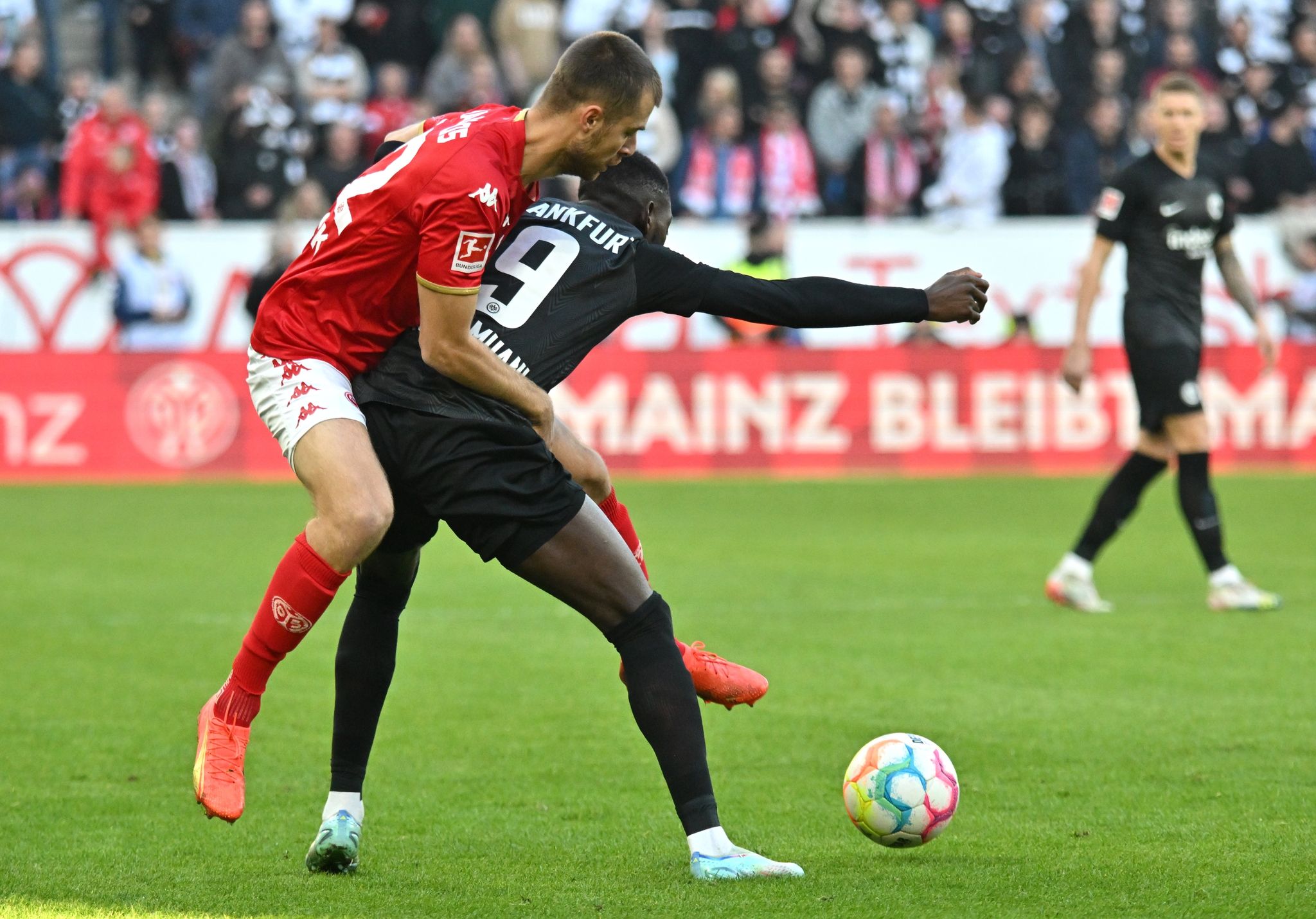Kampf statt Gala: Mainz und Frankfurt nach Remis zufrieden
