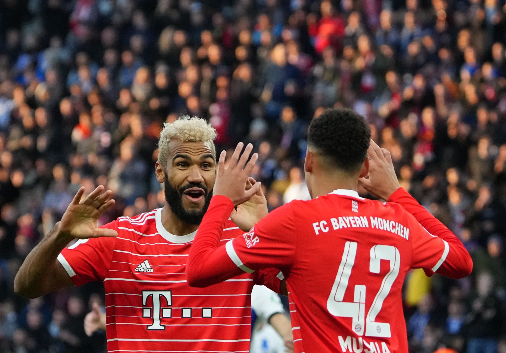 Bayern erobern Tabellenspitze – Schalke-Niederlage in Bremen