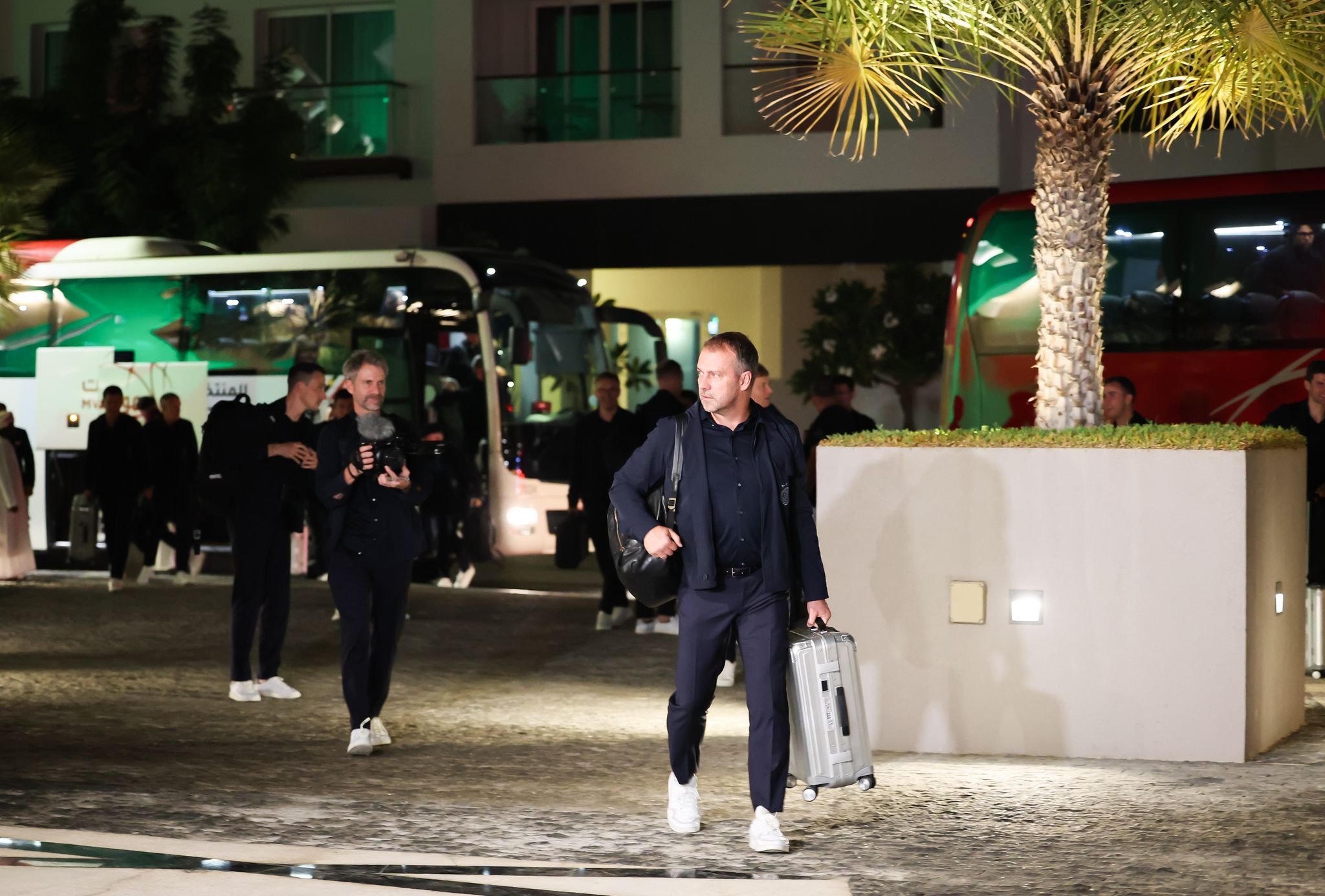 Flick sucht den passenden Mix – Müller nur Zuschauer