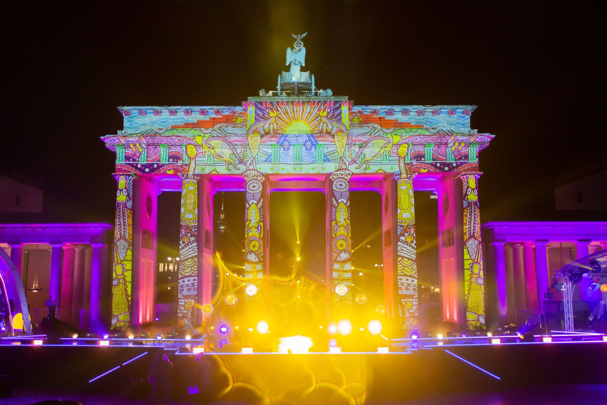 Silvester am Brandenburger Tor mit Scorpions und Calum Scott