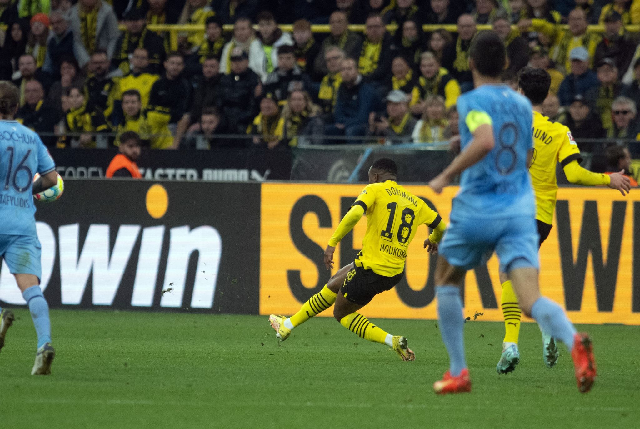 Mit zwei Traumtoren ins Rampenlicht: Moukoko empfiehlt sich