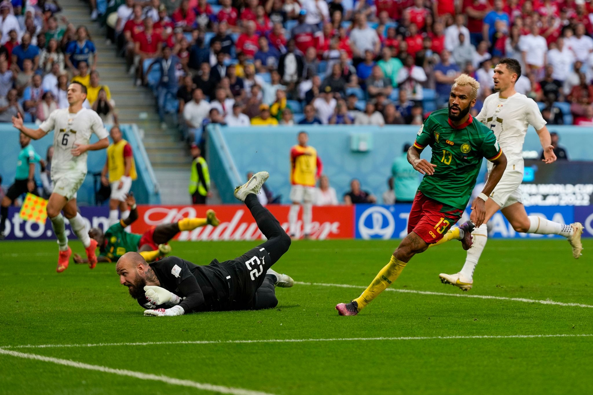 Remis gegen Serbien: Choupo-Moting wahrt Kameruns Hoffnung