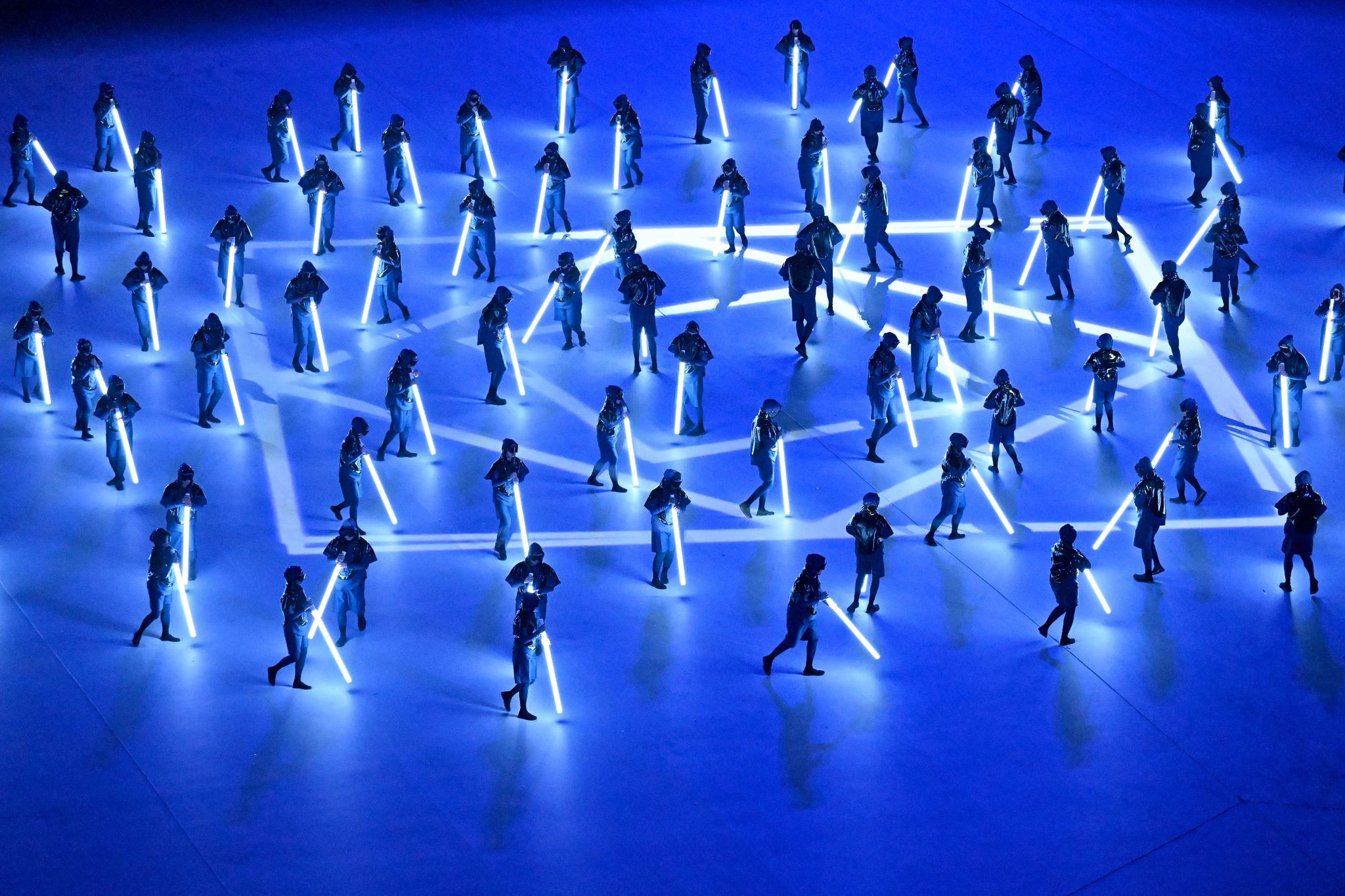 Fußball-WM mit großer Lichtshow eröffnet