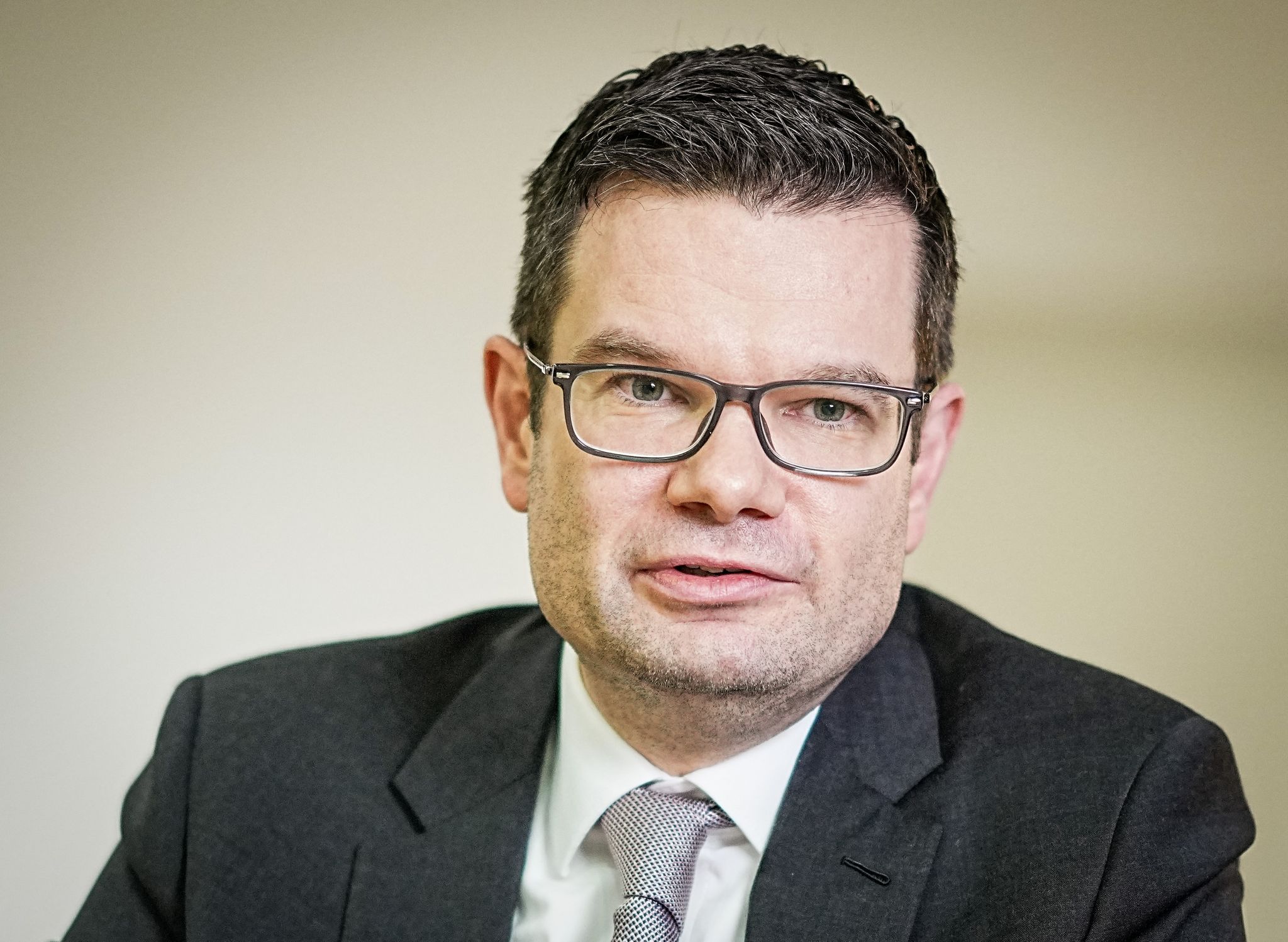 Buschmann überprüft Rechtsrahmen für Angriffe auf Kunstwerke
