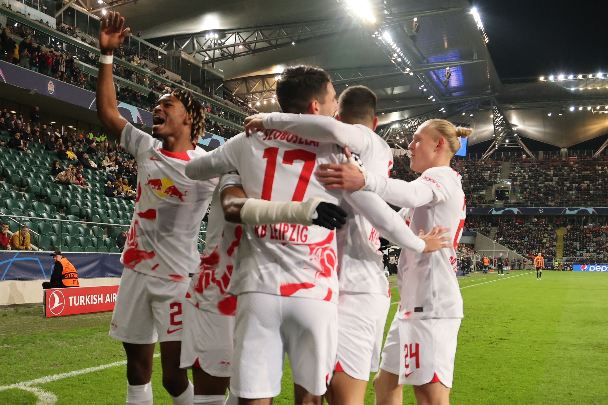 Werner verletzt, RB weiter: Leipzig im Achtelfinale