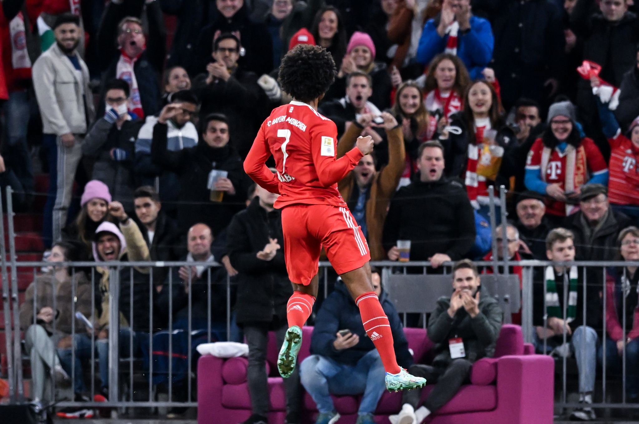 Tore-Show der Nationalspieler: Bayern festigt Liga-Spitze