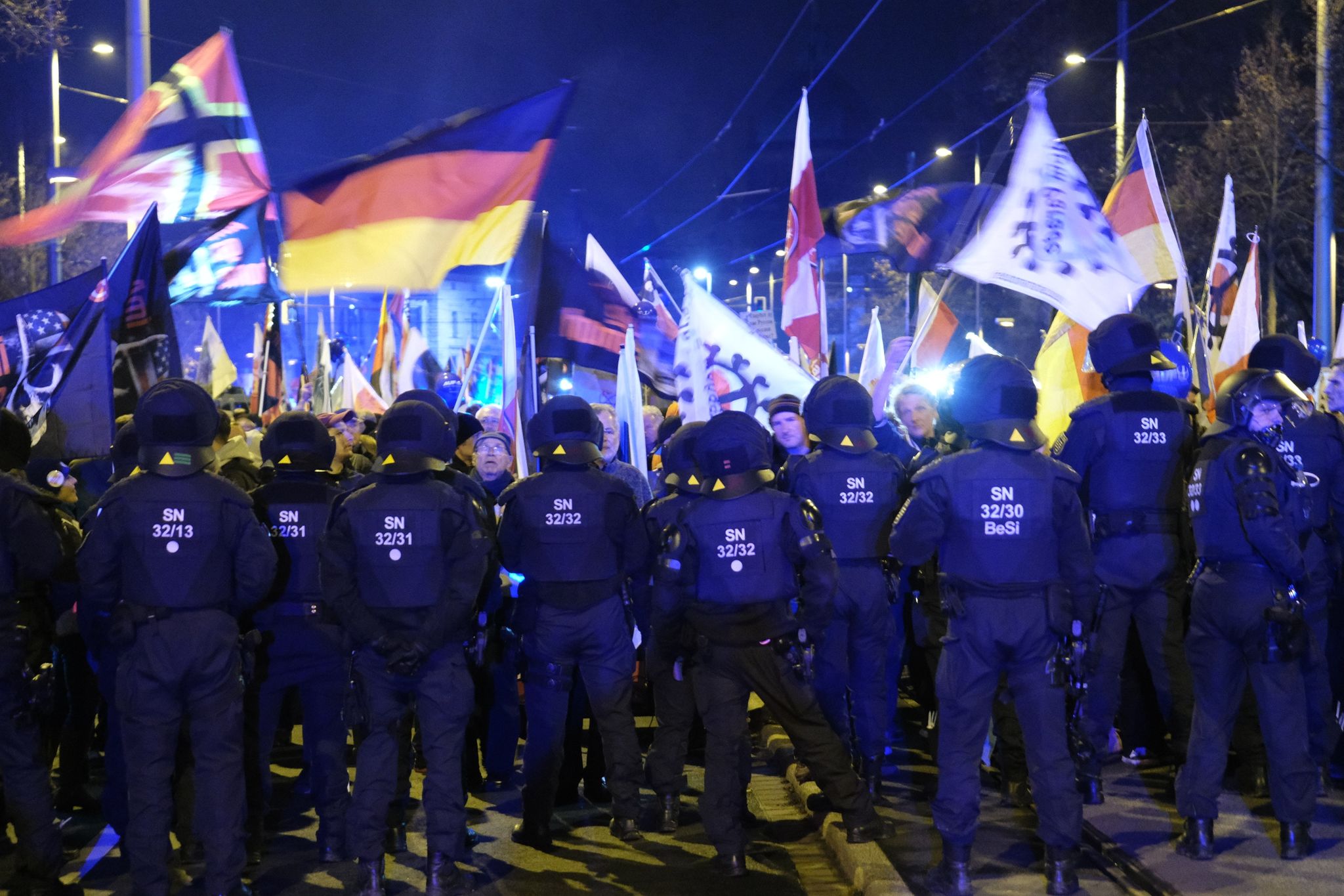 Rechte Kundgebung trifft auf starken Gegenprotest in Leipzig