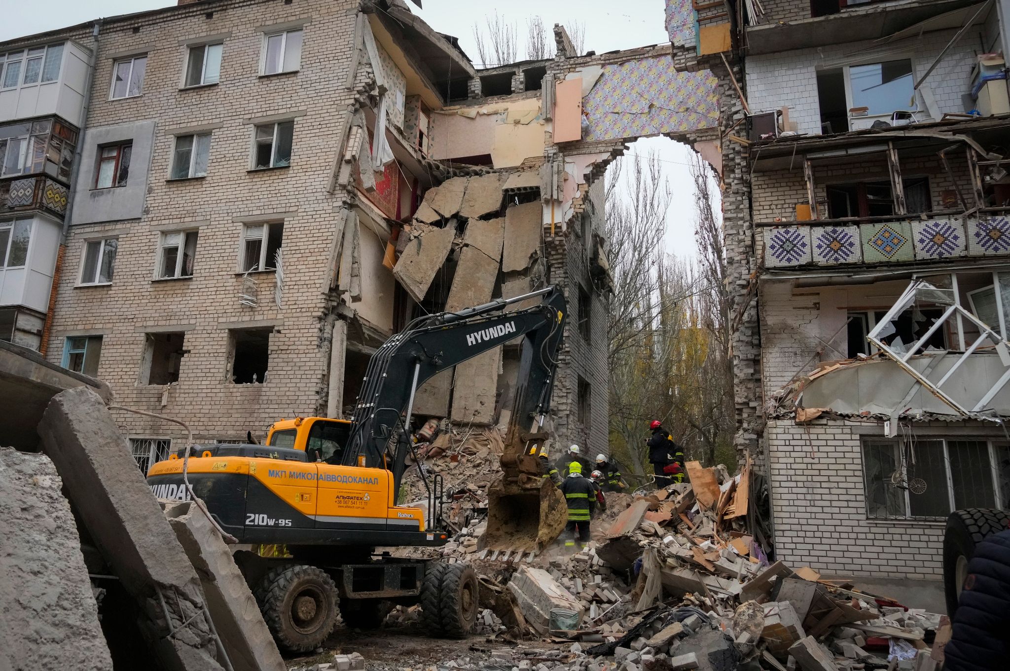 Ukraine: Russische Rakete zerstört Wohnhaus