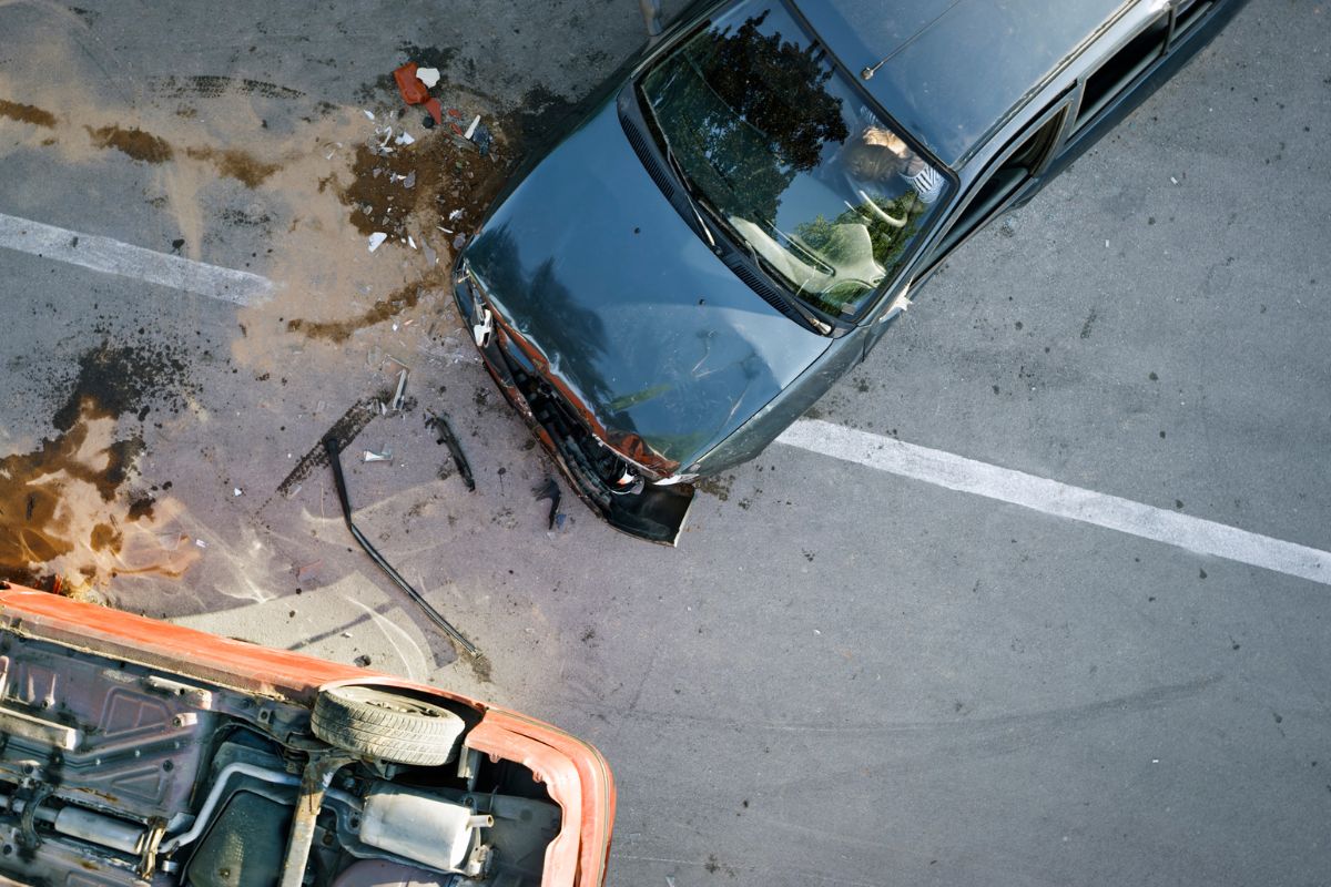 Tödlicher Unfall auf Autobahn – Vollsperrung nach Verkehrsunfall