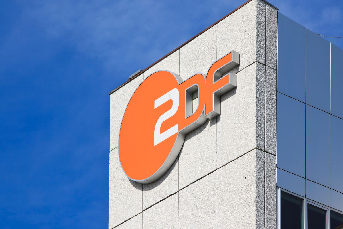 ZDF Logo auf Zentrale -