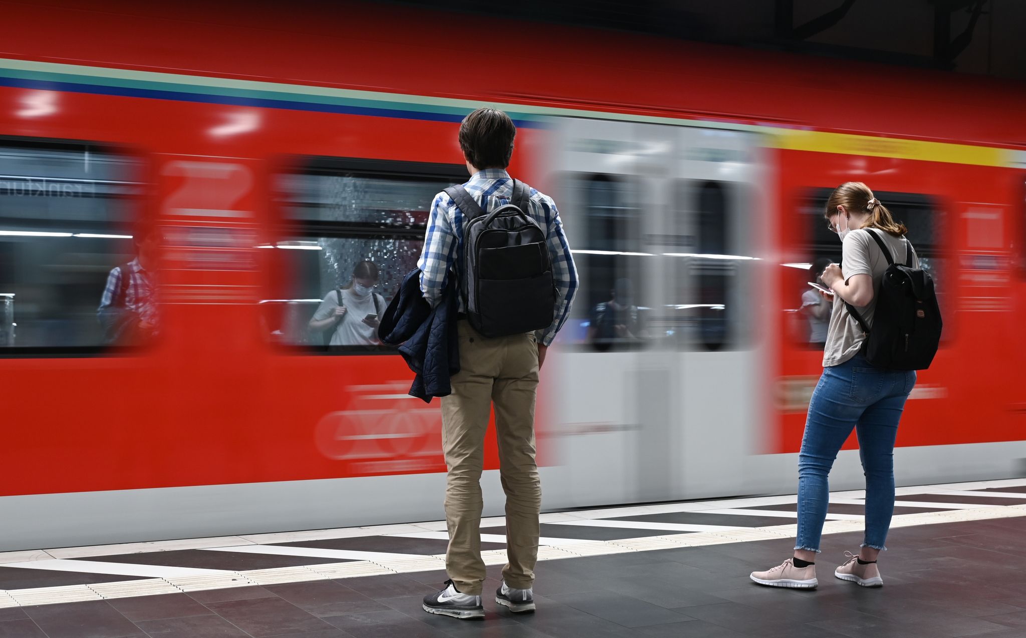 Das 49-Euro-Ticket: Branche zwischen Euphorie und Skepsis