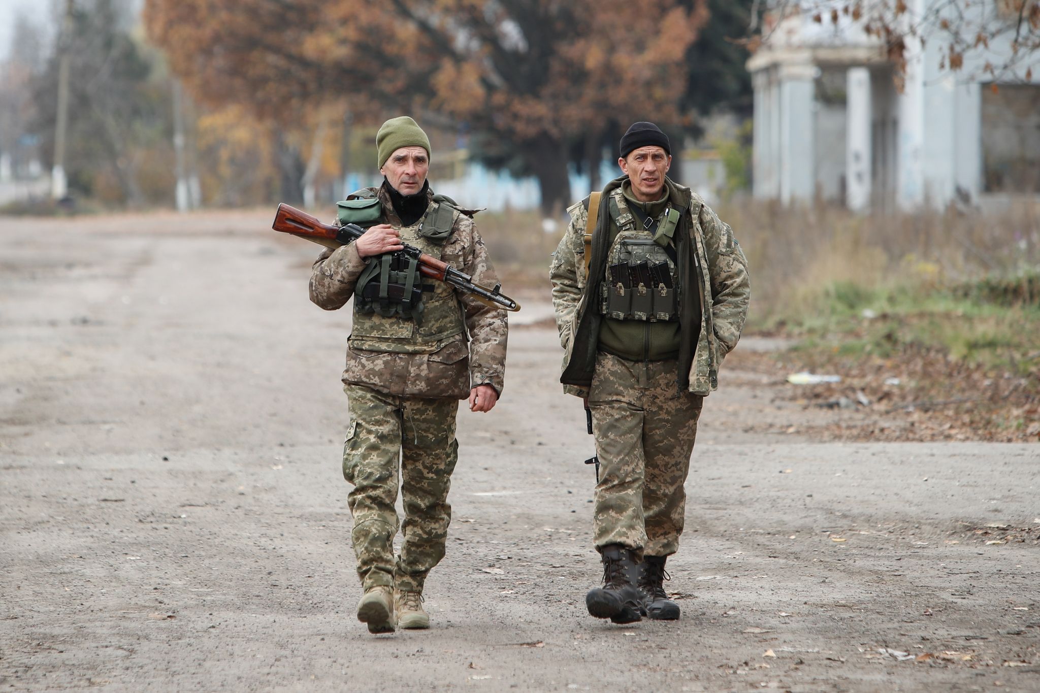 Russen-Soldaten plündern in der Ukraine