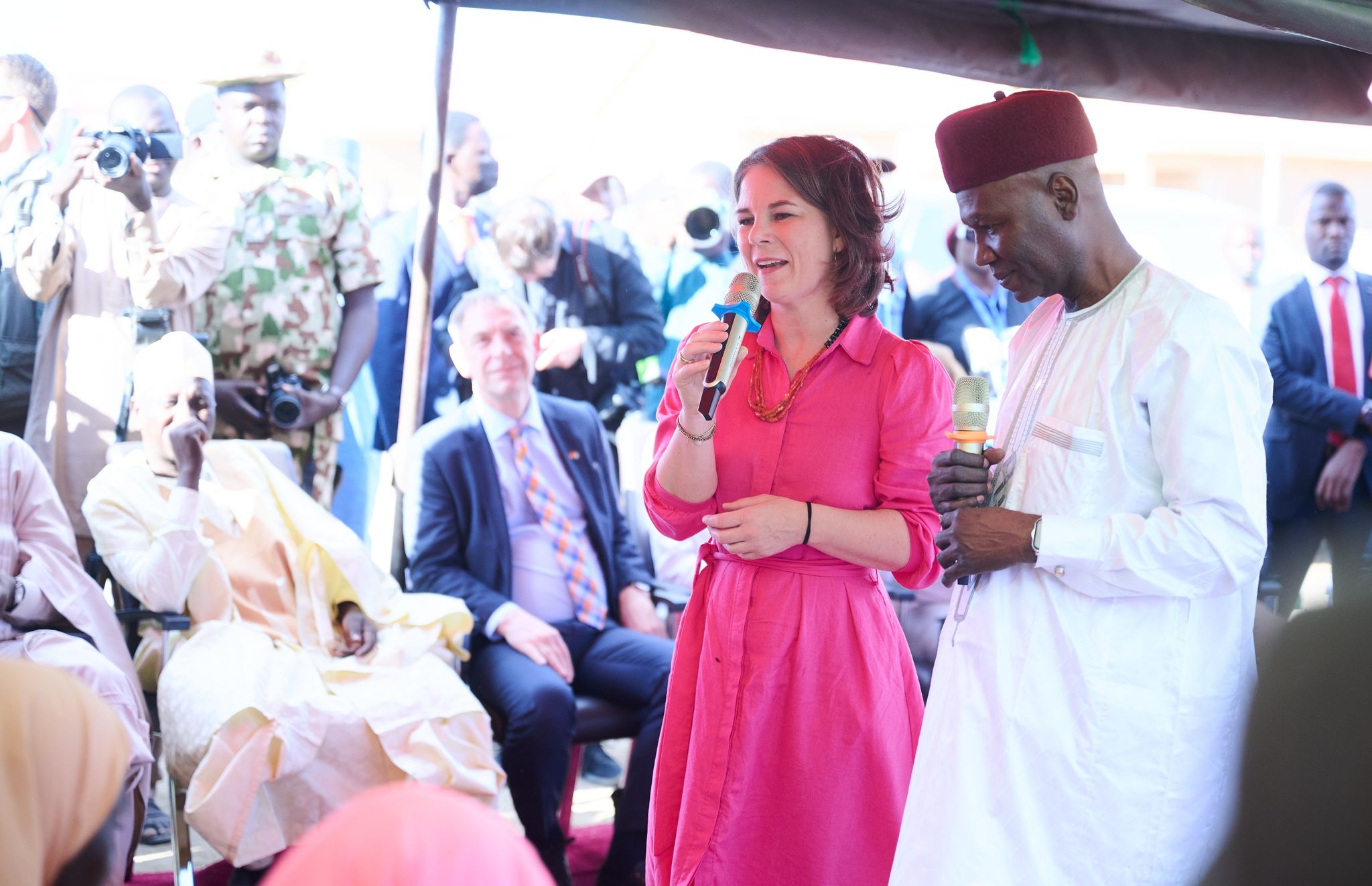 Baerbock in Nigeria: Terror, Hoffnung und Interessenpolitik