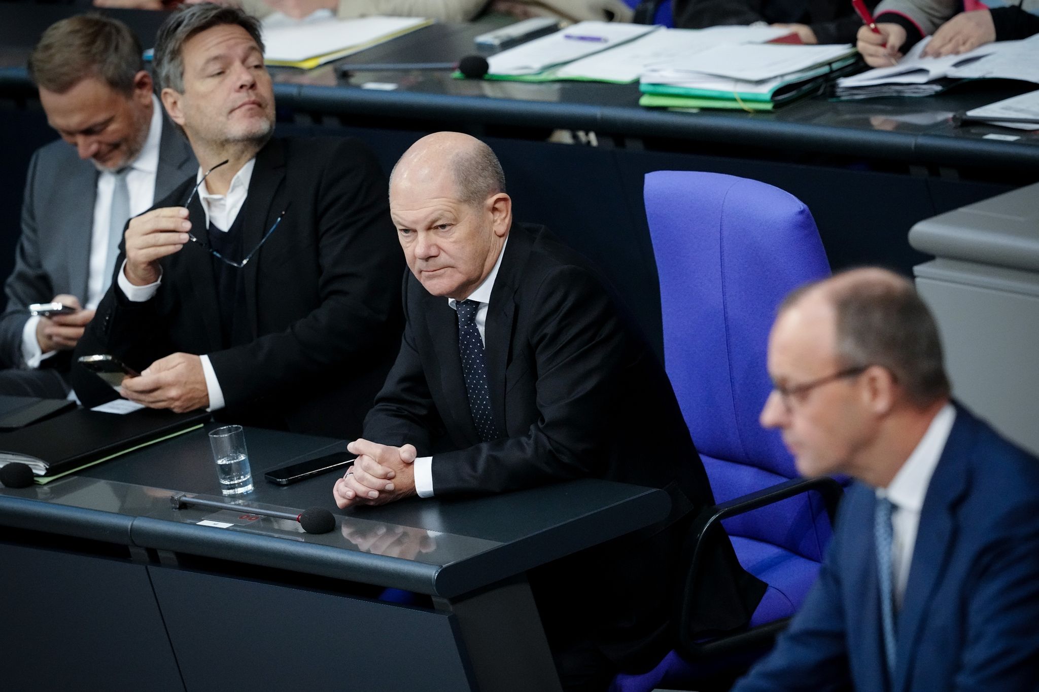 Ampel weist Merz‘ Kritik an deutscher Außenpolitik zurück