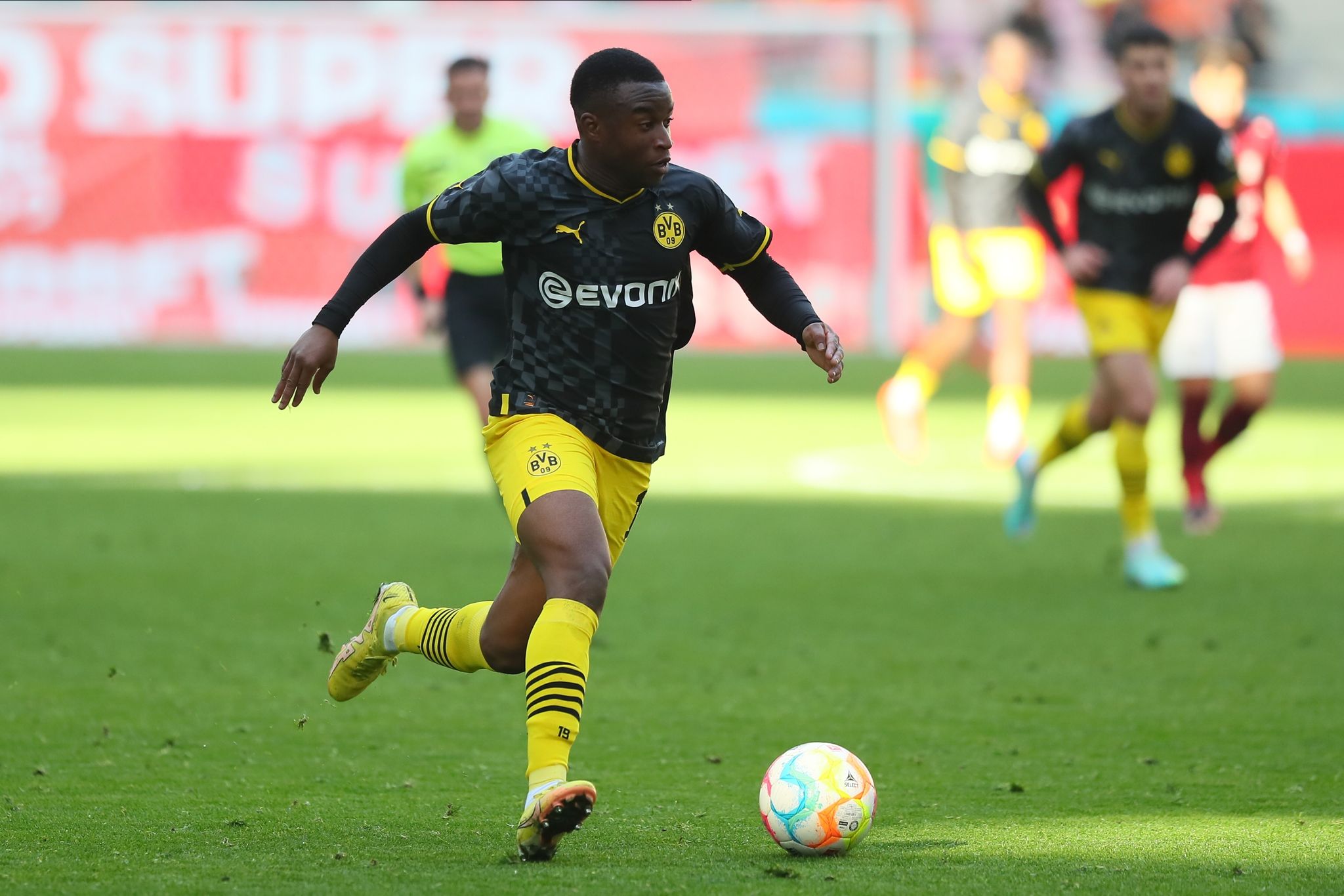 Stockende Verhandlungen: Moukoko wird zum BVB-Dauerthema