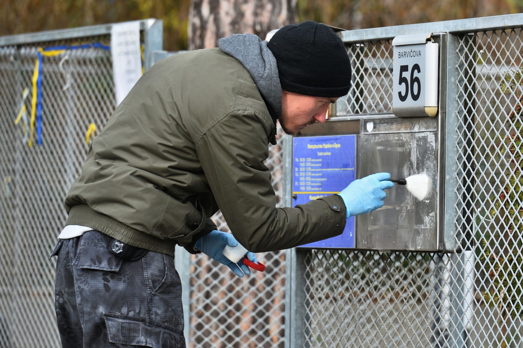 Ukrainische Konsulate erhalten Päckchen mit Tieraugen