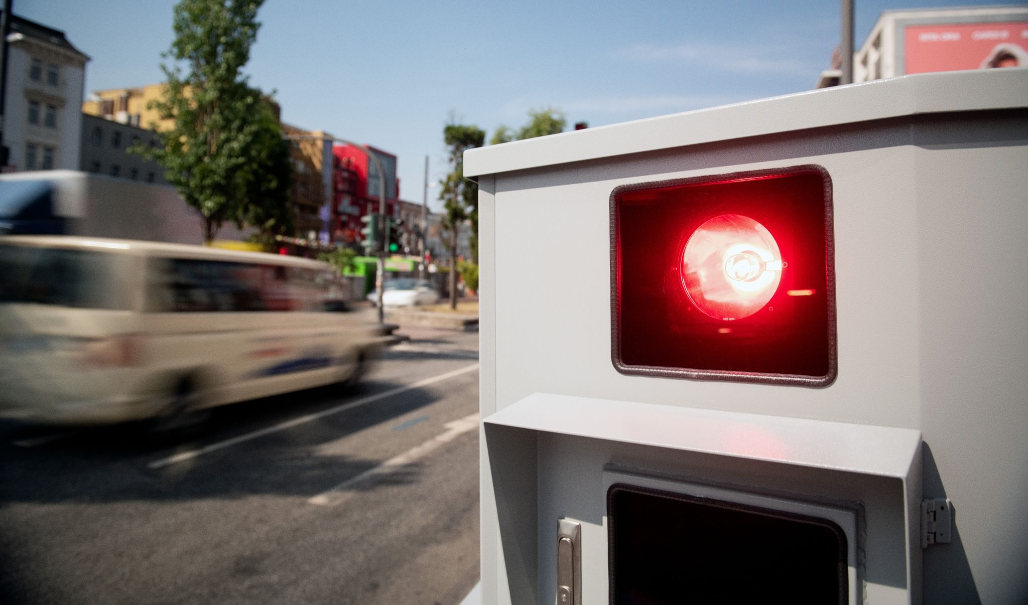 Raser und Rowdys machen Städte zu «Blitzer-Millionären»