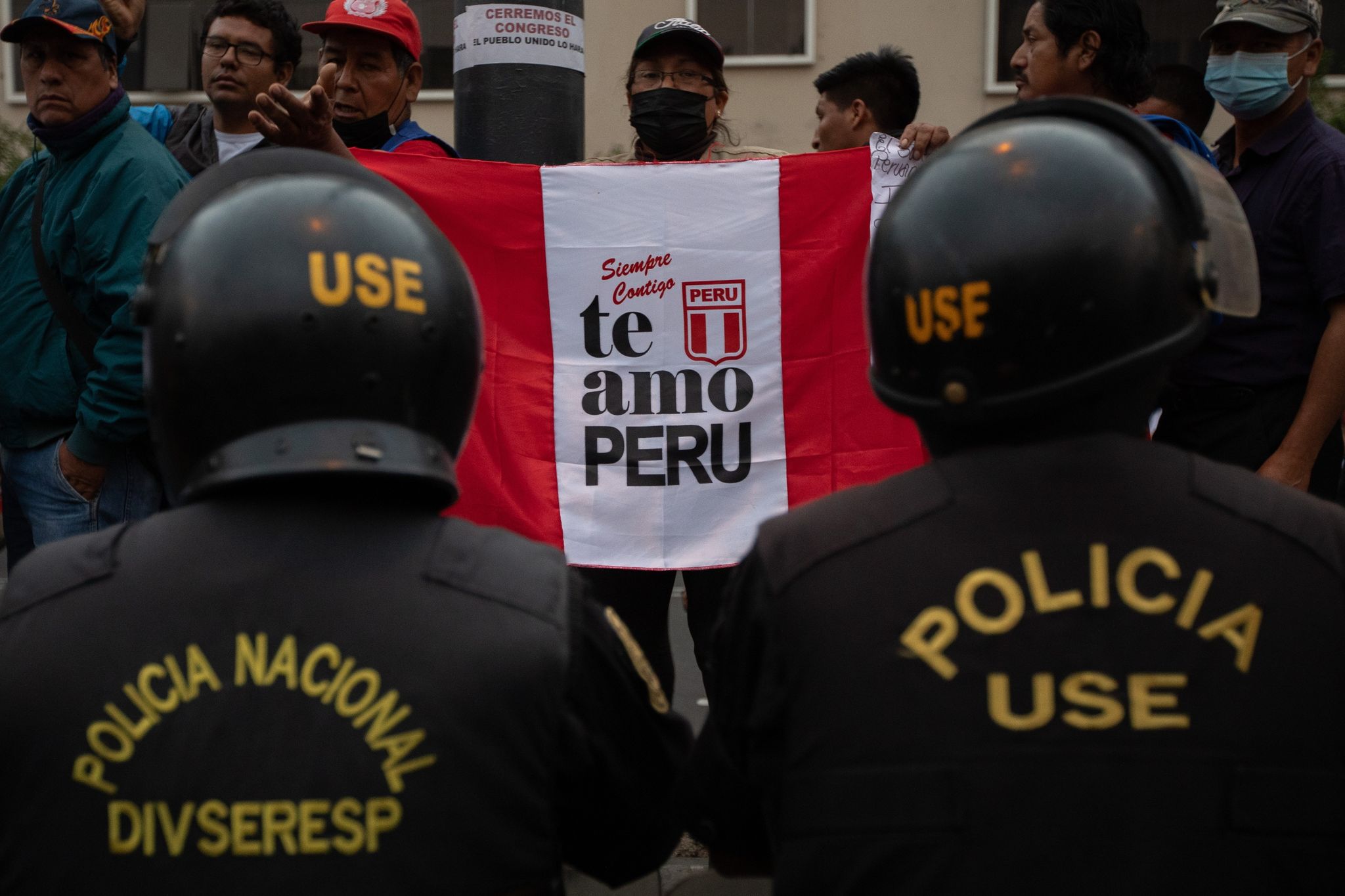 Tumult in Peru: Demonstranten greifen Flughafen an