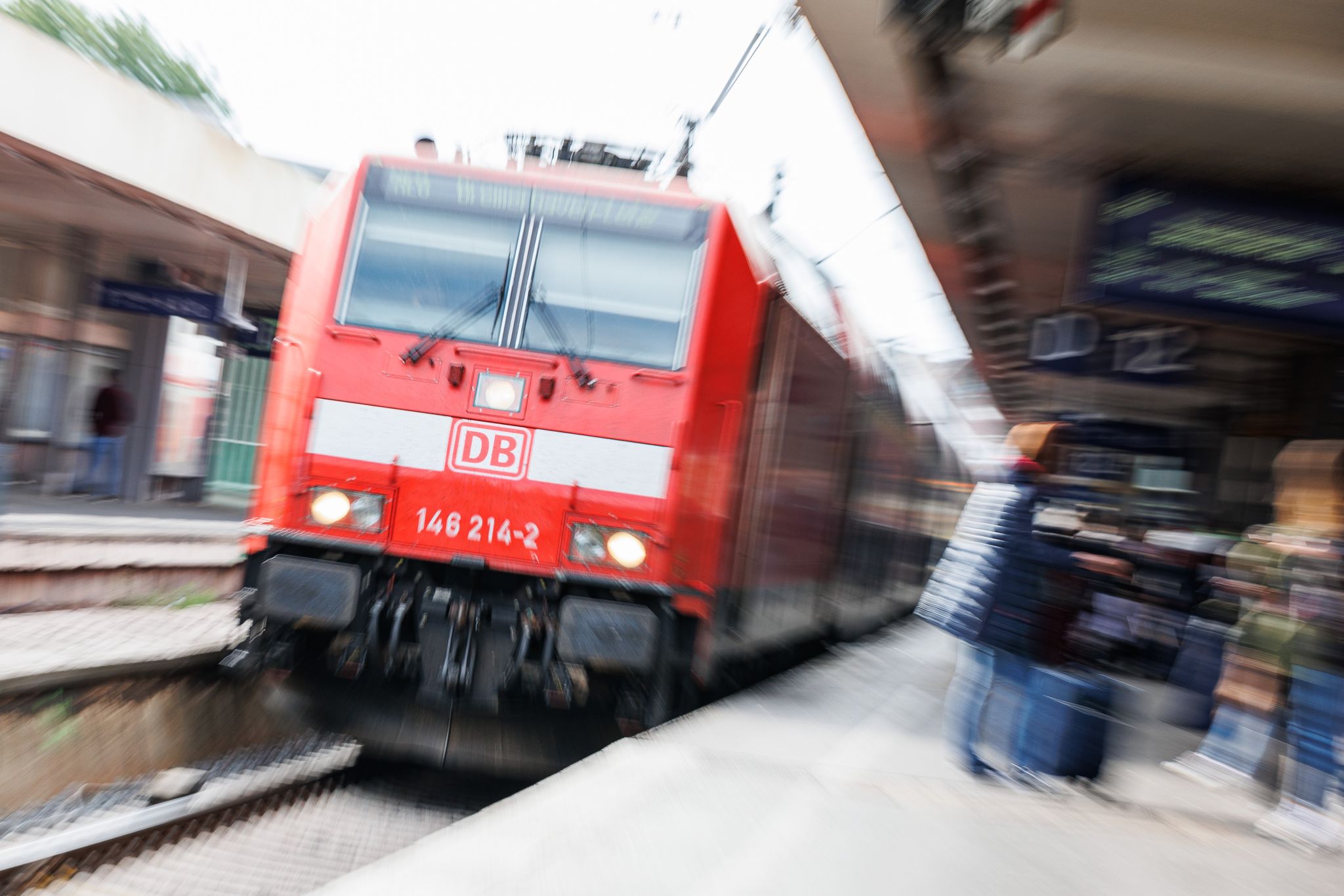 49-Euro-Ticket: Unternehmen halten April-Start für möglich