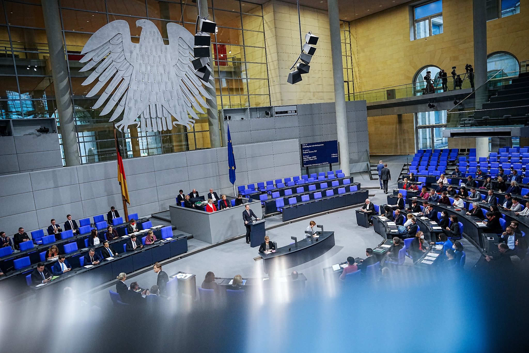 CDU macht Druck für neue Sicherheitsregeln im Bundestag