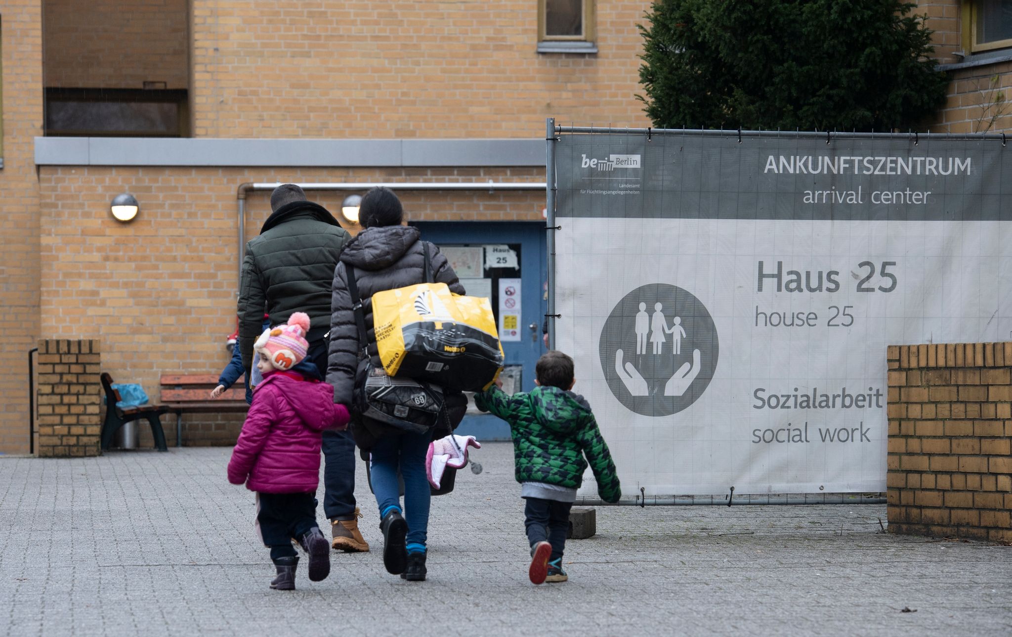 Giffey rechnet auch 2023 mit vielen Flüchtlingen