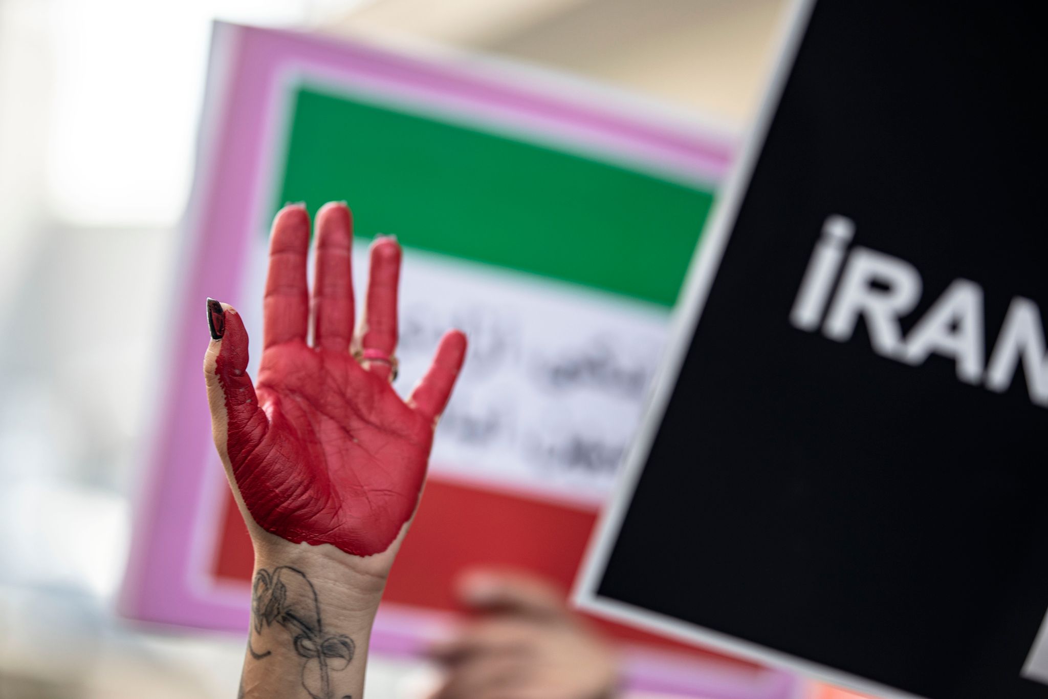 Iran richtet erstmals seit Protestbeginn Demonstranten hin