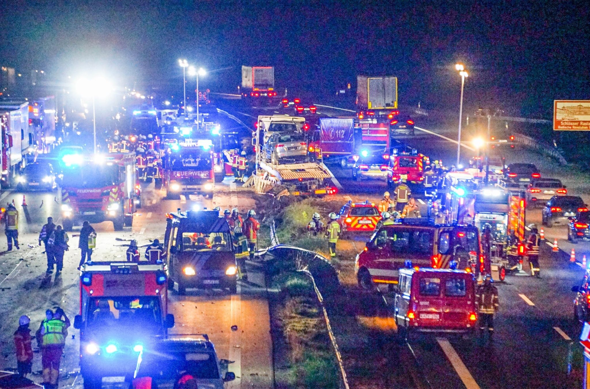 Schwerer Unfall auf Autobahn – mehrere Verletzte