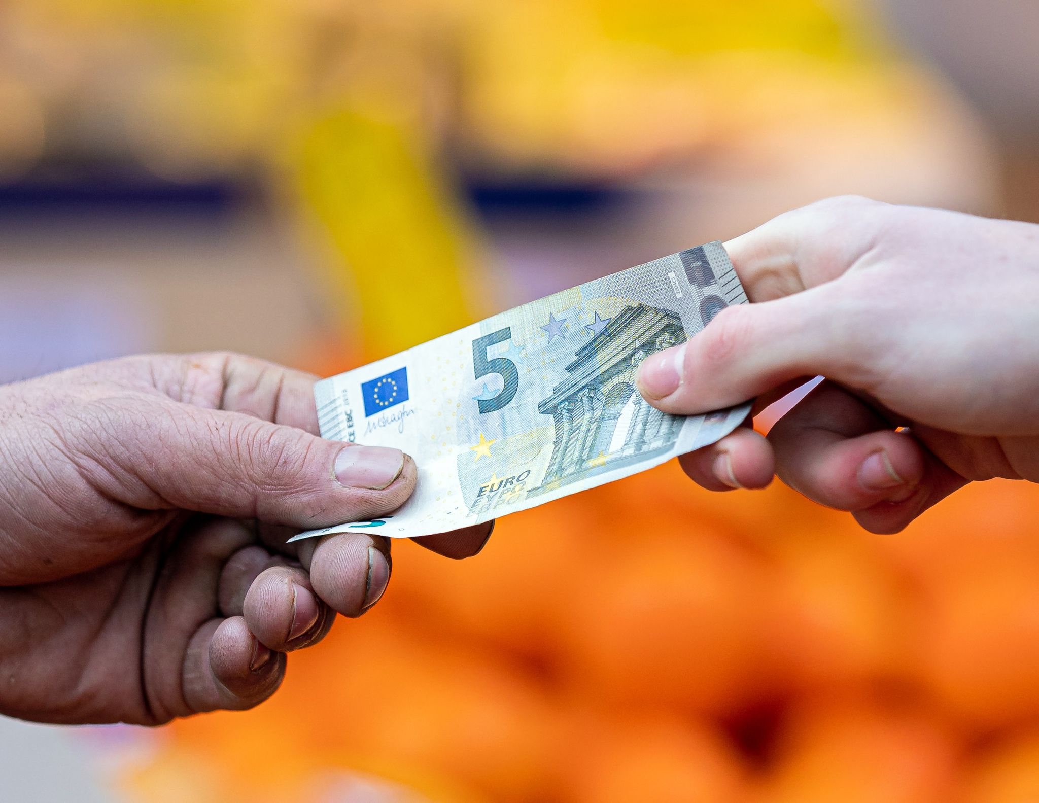 Deutsche Liebe zum Bargeld am größten in Europa