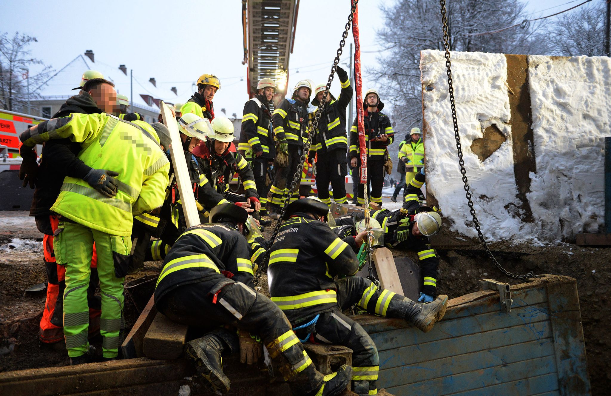 München: Bauarbeiter verschüttet und schwer verletzt