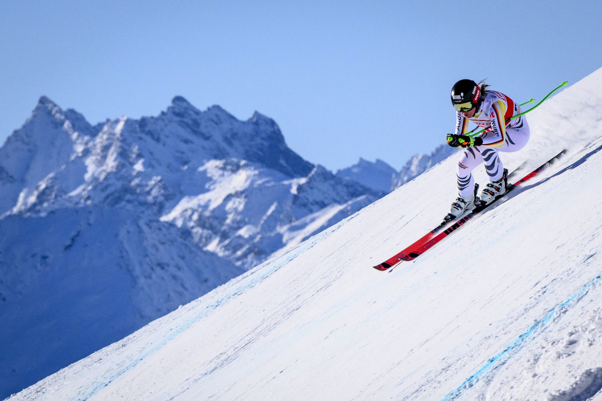 Weidle Dritte in St. Moritz – Goggia siegt mit Klebeband